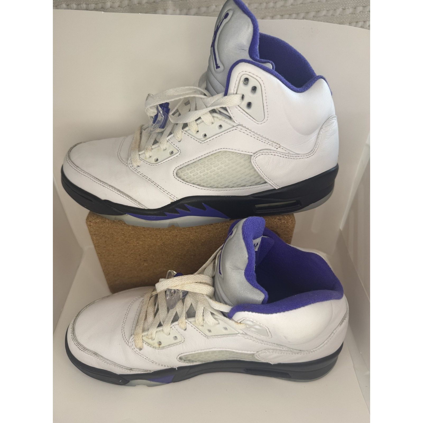 Jordan Brand Air Jordan 5 Retro Shoes White Dark Concord Black W OG Box Size US 10 / EU 43 - 2 Thumbnail