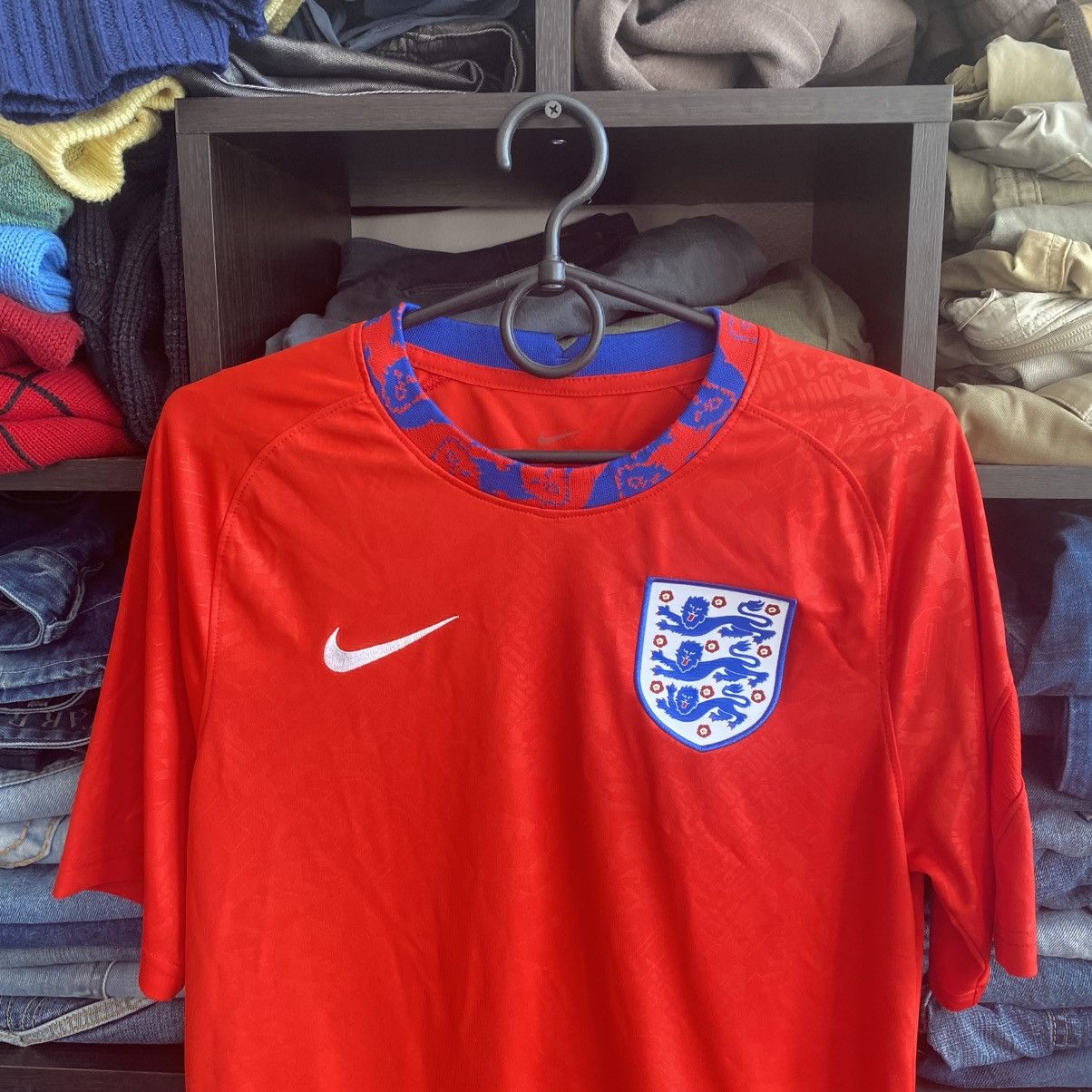 Nike Mens Nike England National Soccer team sport jersey Size US S / EU 44-46 / 1 - 2 Thumbnail