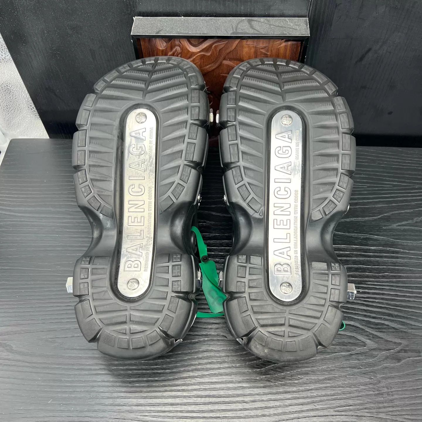 Balenciaga Balenciaga Crocs Slippers 44 Like New With Box Size US 11 / EU 44 - 8 Thumbnail