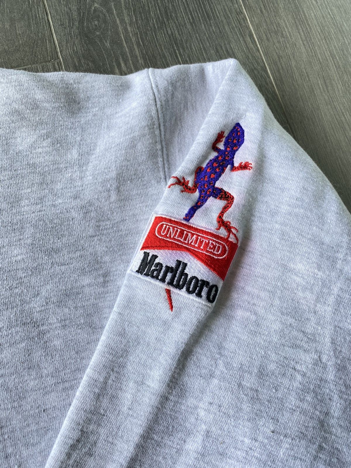 Marlboro × Marlboro Unlimited × Vintage Vintage 90’s Marlboro Crewneck Sweatshirt Size US L / EU 52-54 / 3 - 3 Thumbnail