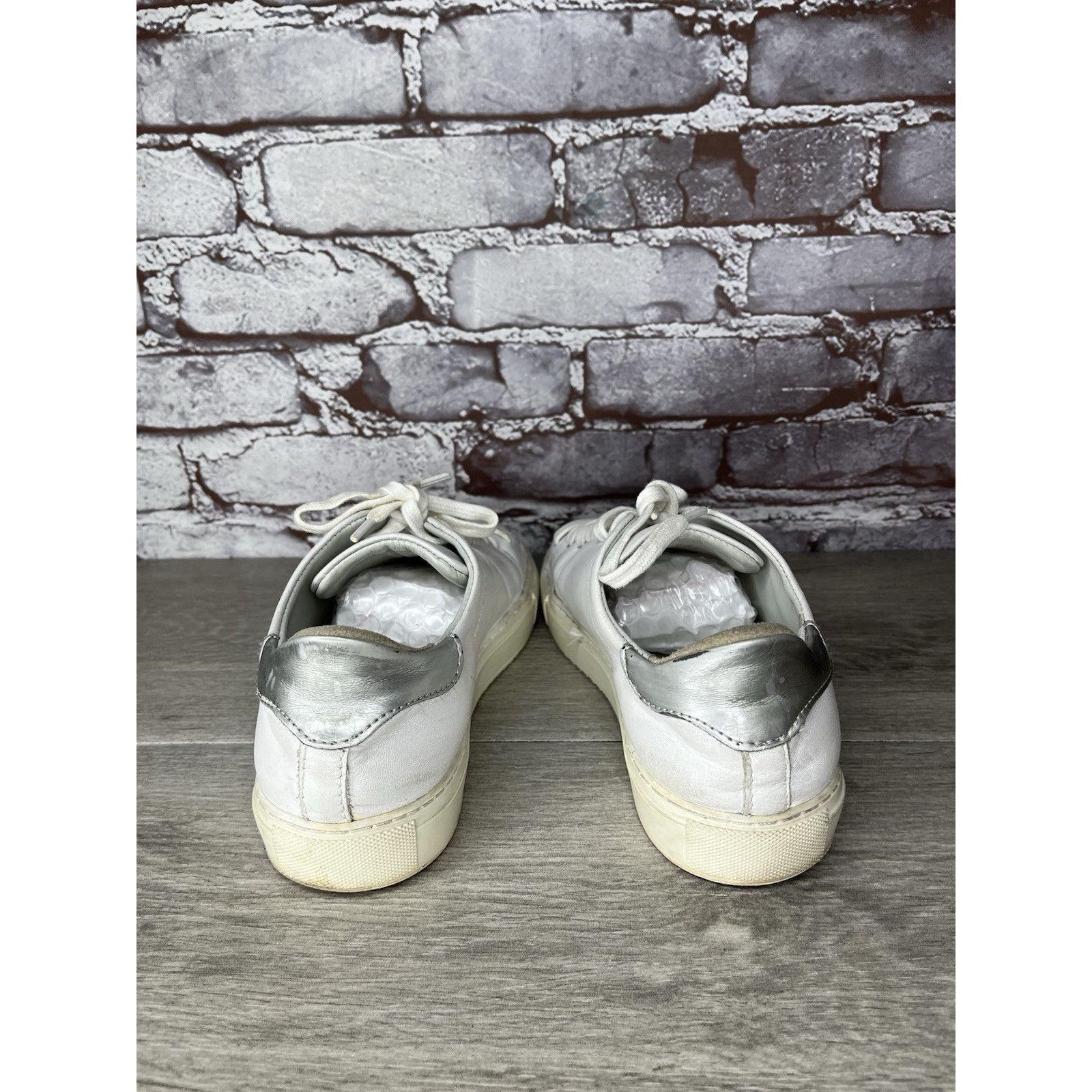 Axel Arigato Axel Arigato Womens Size 7.5 White Silver Sneakers Leather L Size US 7.5 / IT 37.5 - 10 Thumbnail