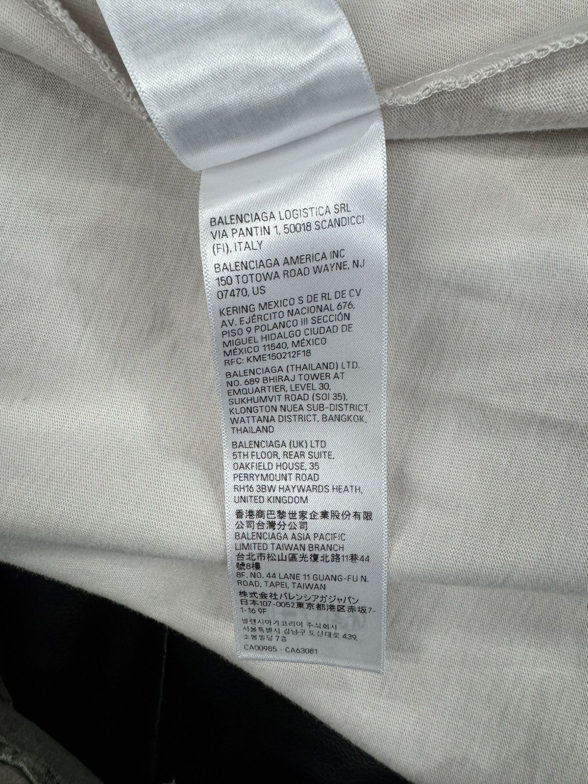 Balenciaga Balenciaga Blurred Logo T-Shirt Size US XS / EU 42 / 0 - 8 Thumbnail