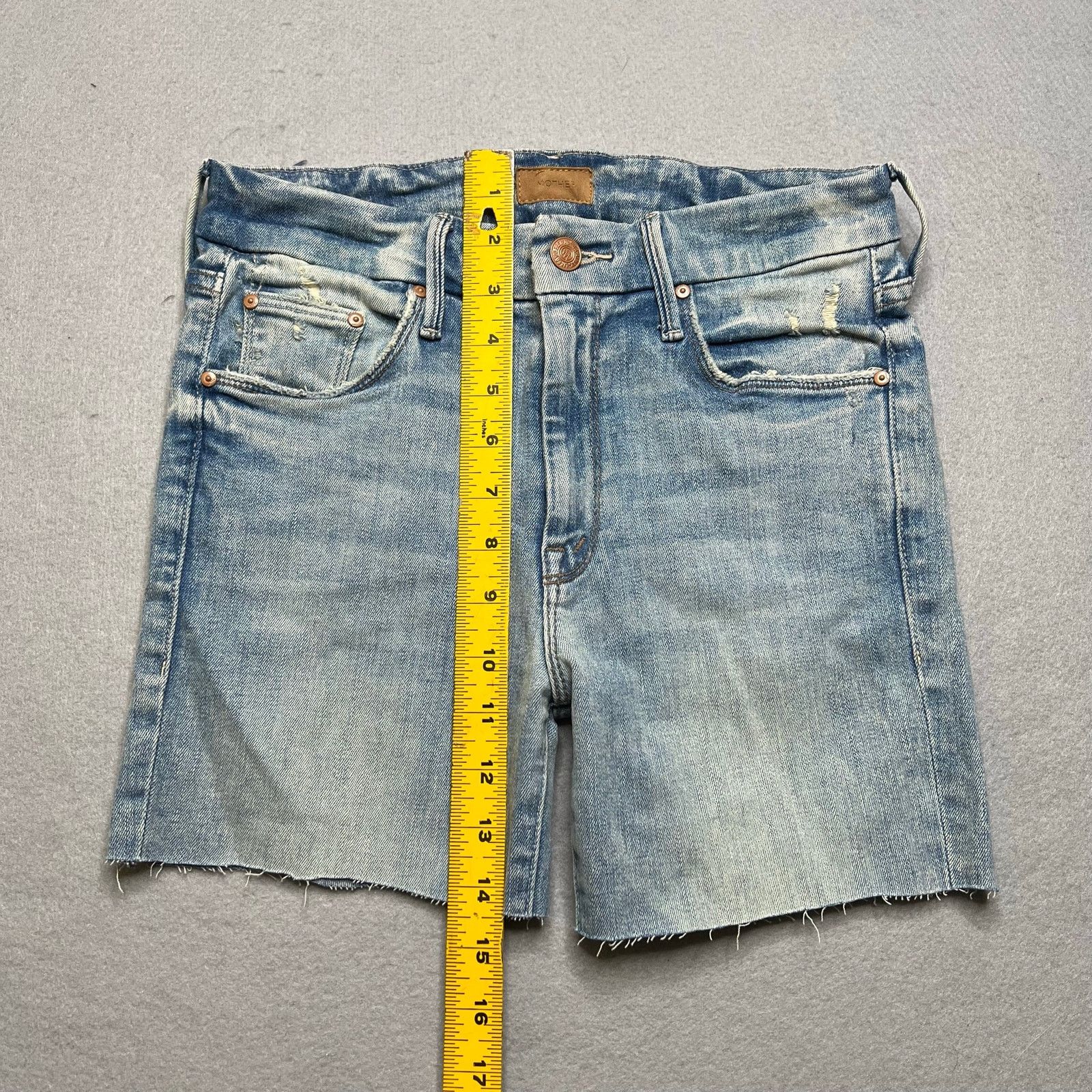MOTHER MOTHER The Looker Ankle Step Fray Denim Shorts Women’s 26 Size 26" / US 2 / IT 38 - 6 Thumbnail