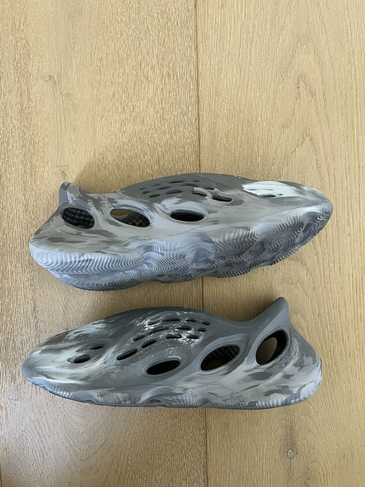 Adidas Gray Yeezy Foam RNR Size US 11 / EU 44 - 5 Thumbnail