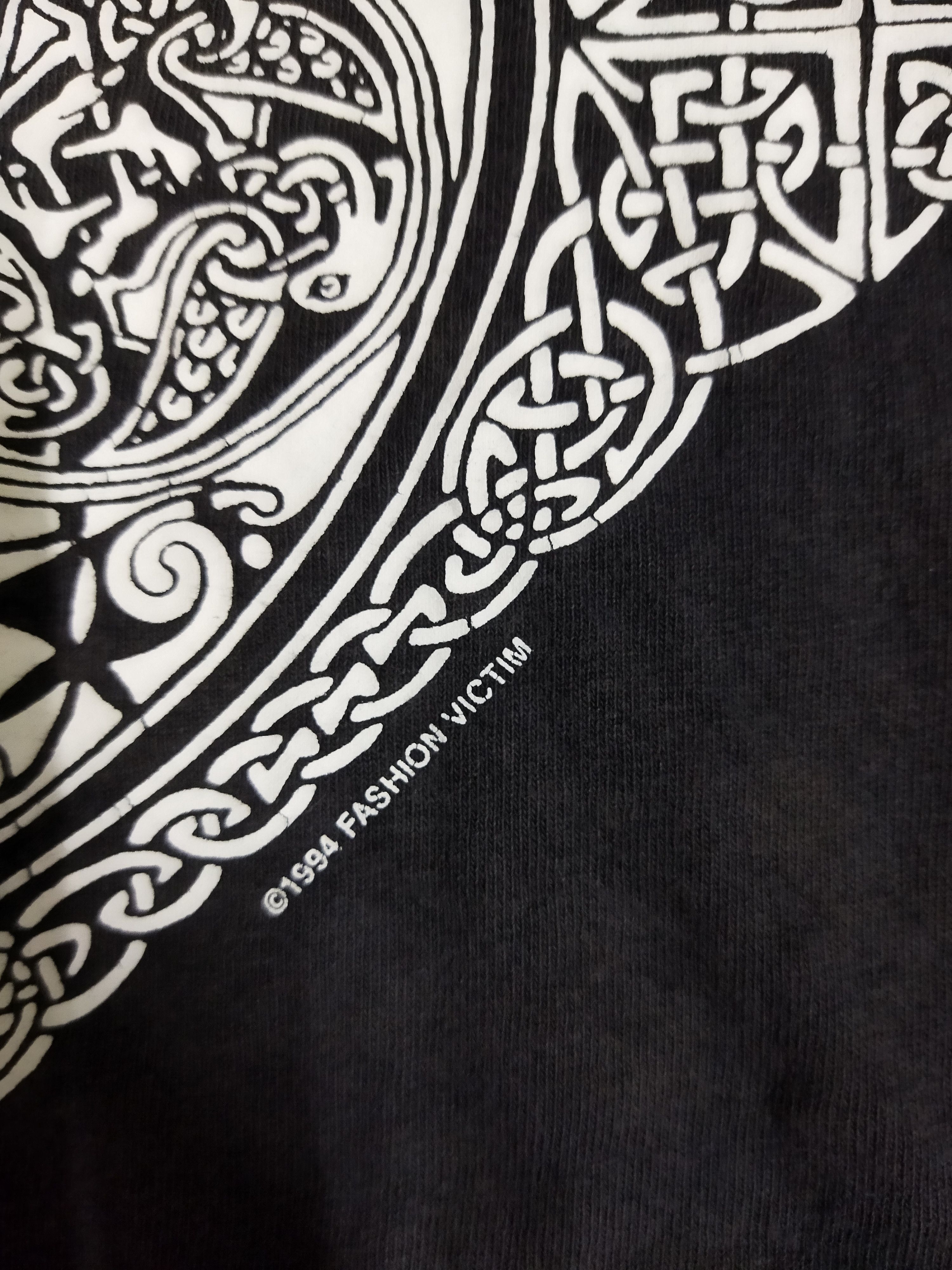 Fashion Victim × Vintage Vintage 1994 Fashion Victim Celtic Knot Tribal Birds Tee Size US XL / EU 56 / 4 - 5 Thumbnail
