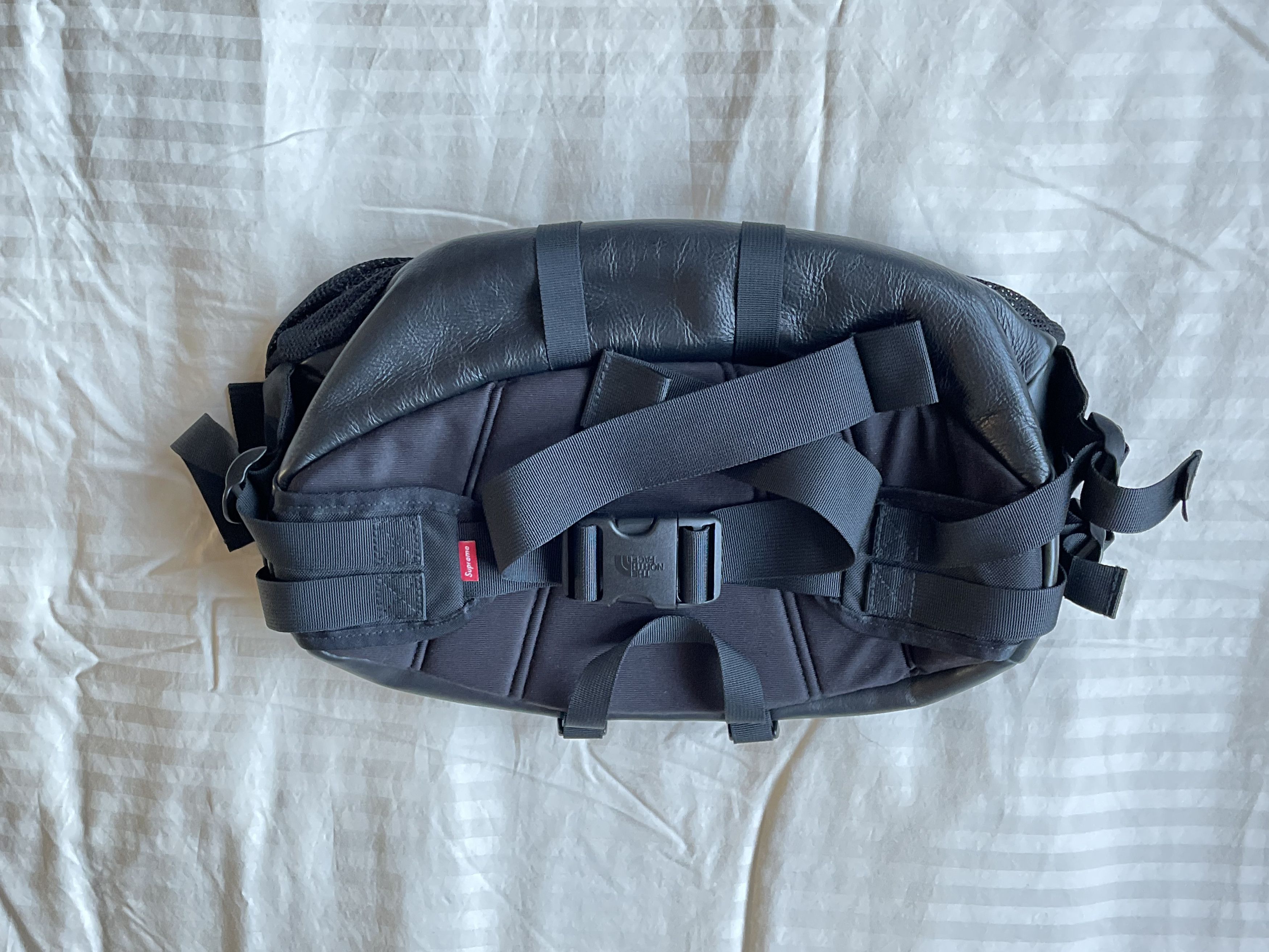 Supreme × The North Face Supreme The North Face Leather Mountain Waist Bag Black Size ONE SIZE - 3 Thumbnail