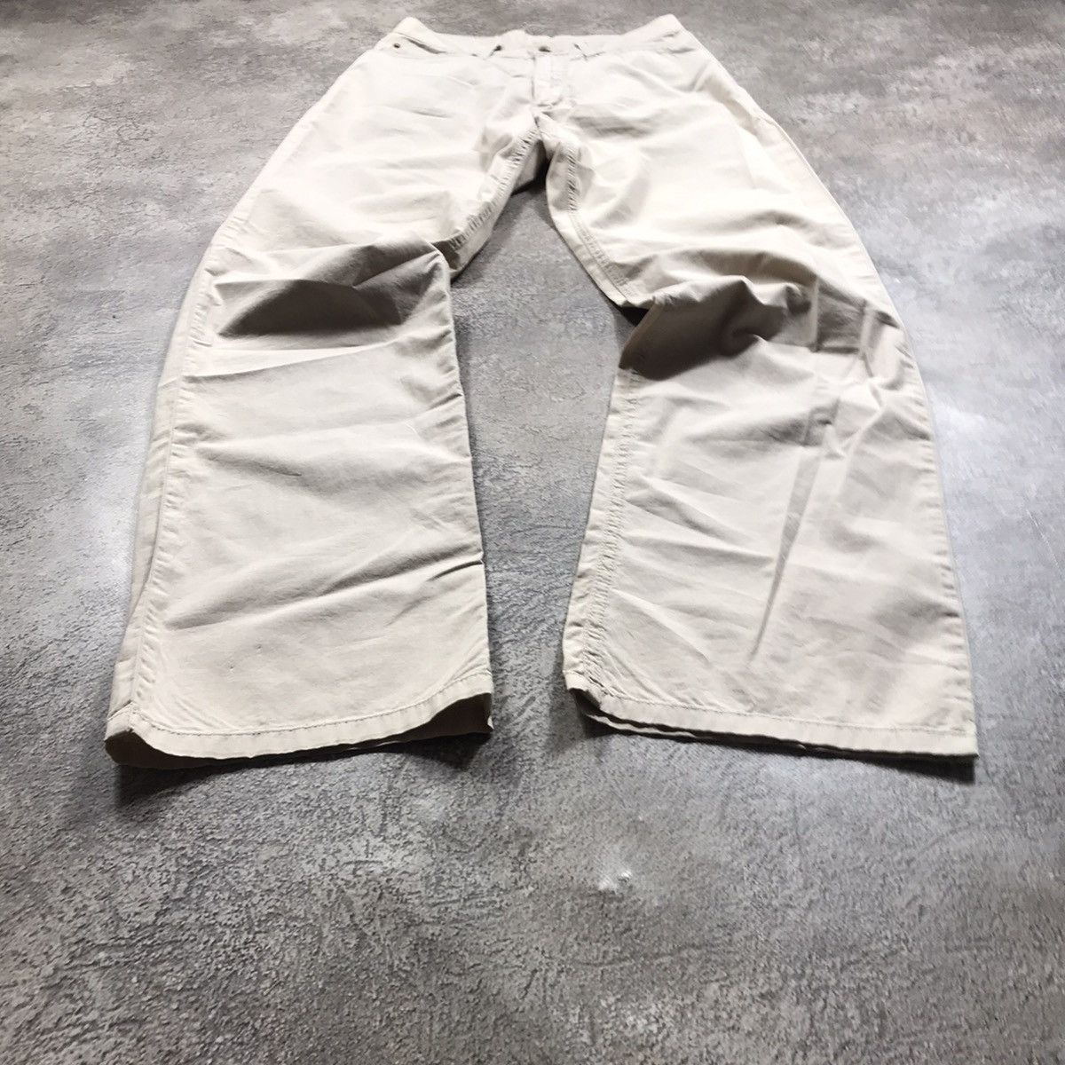 Vintage Vintage 90s Levis Baggy Cargo Pants Distressed Workwear 30 Size US 30 / EU 46 - 1 Thumbnail