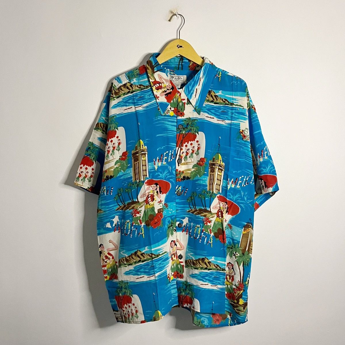 Mambo × Sun Surf Avanti Rayon Aloha Shirt - Blue Island Scene with Hula Girl Size US XL / EU 56 / 4 - 1 Thumbnail