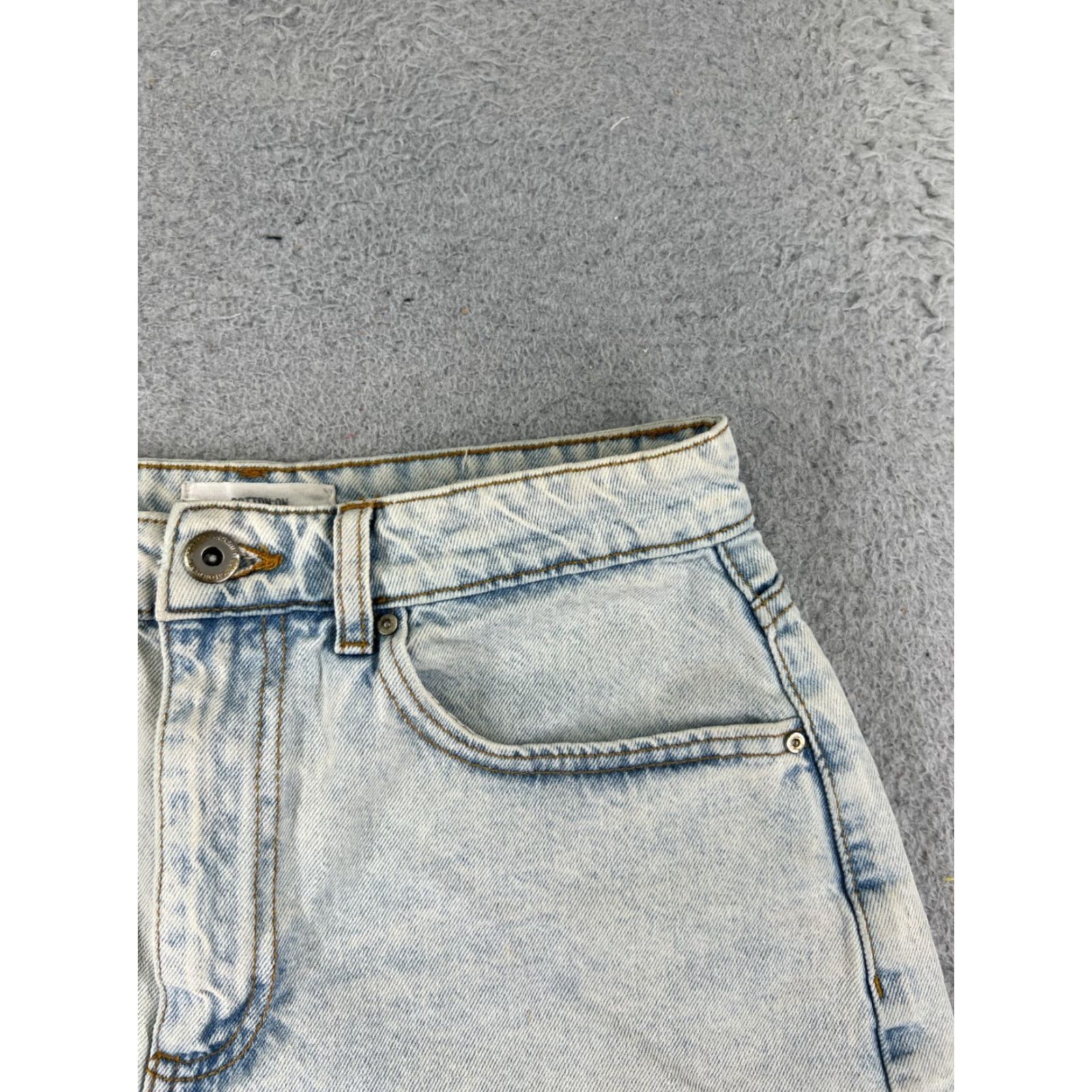 Cotton On Cotton On Shorts Womens 27 Blue Denim Cut-Off High Rise 5-Pocket Denim Shorts Light Wash 28x3 Size 27" / US 4 / IT 40 - 5 Thumbnail