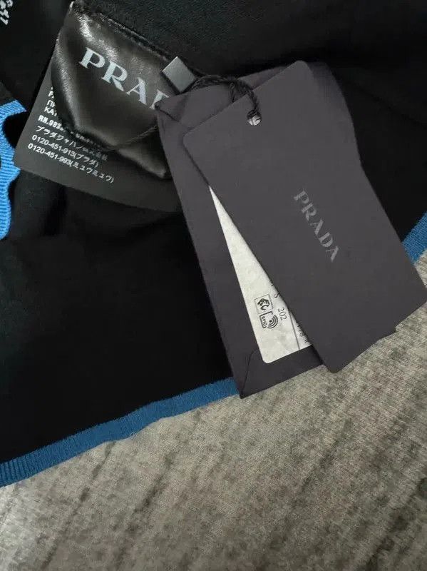 Prada Prada Men's Navy Wool Knit Pullover with Logo. Size US M / EU 48-50 / 2 - 4 Thumbnail
