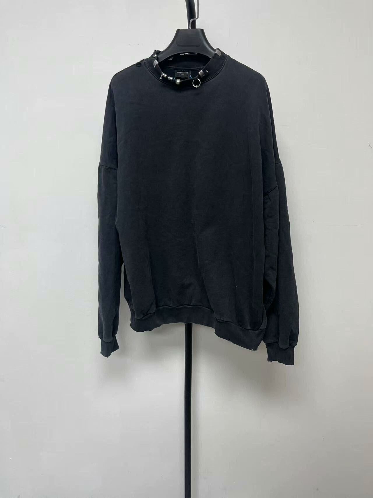 Balenciaga balenciaga uni long sleeve sweatshirt with metal accents Size US S / EU 44-46 / 1 - 1 Thumbnail