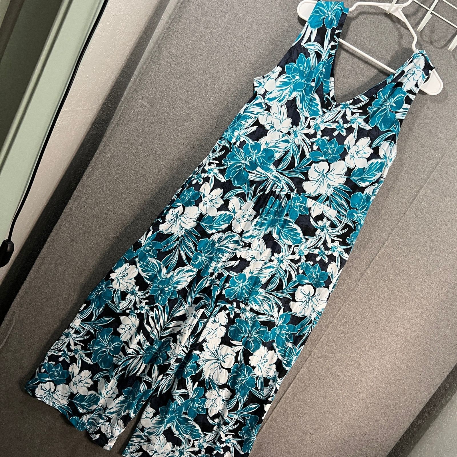 Other AnyBody Tall Lozy Knit Luxe V-Neck Gaucho Jumpsuit Tura Flo Size L / US 10 / IT 46 - 1 Thumbnail