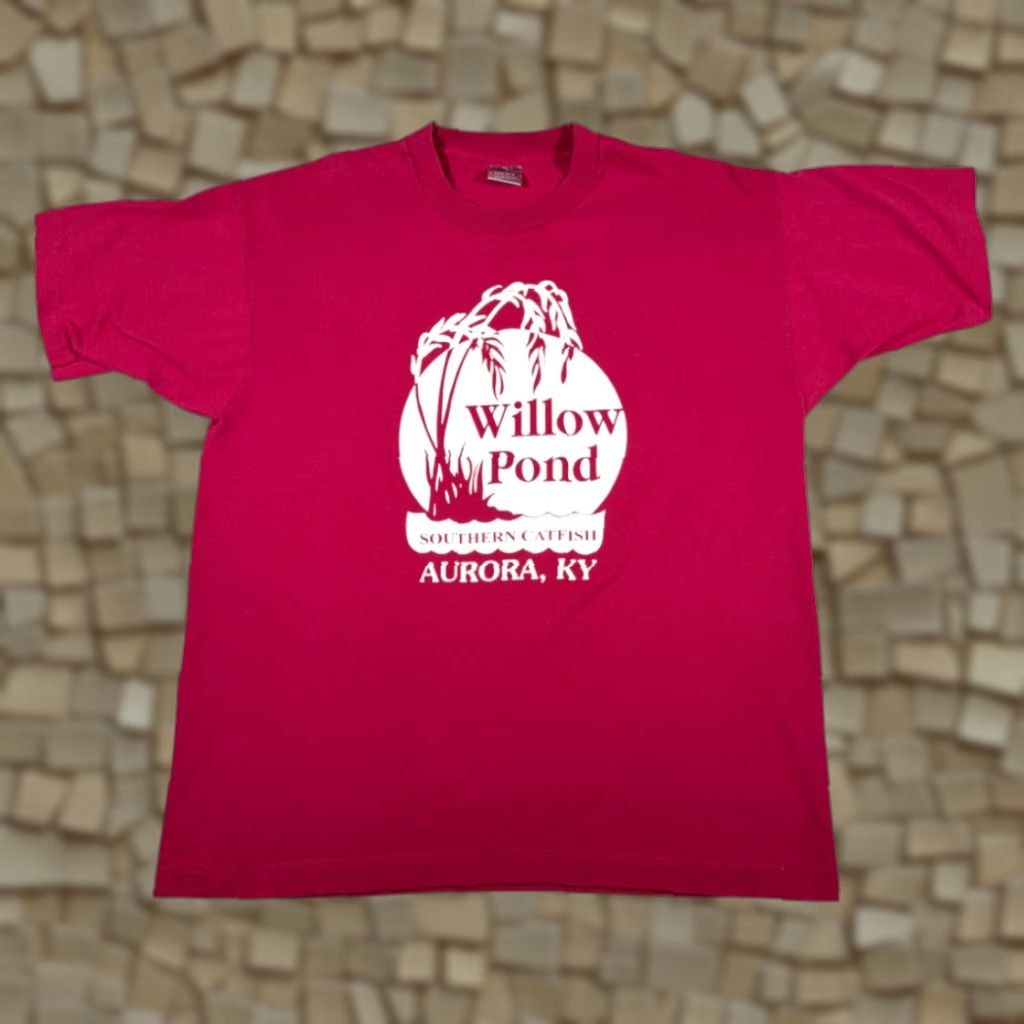 Fruit Of The Loom VINTAGE Willow Pond Restaurant Shirt Adult LARGE Red 90s Catfish Kentucky Fruit of the Loom T-Shirt Mens Size US L / EU 52-54 / 3 - 1 Thumbnail