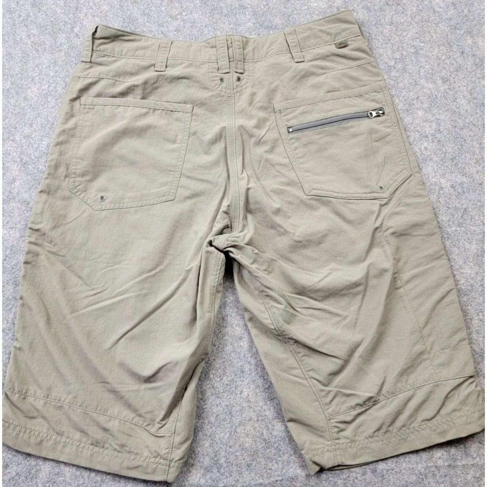 Vintage REI Shorts Bermuda Length 32 Brown Nylon UPF 50+ Pockets Mens Outdoor Vintage Size US 32 / EU 48 - 7 Thumbnail
