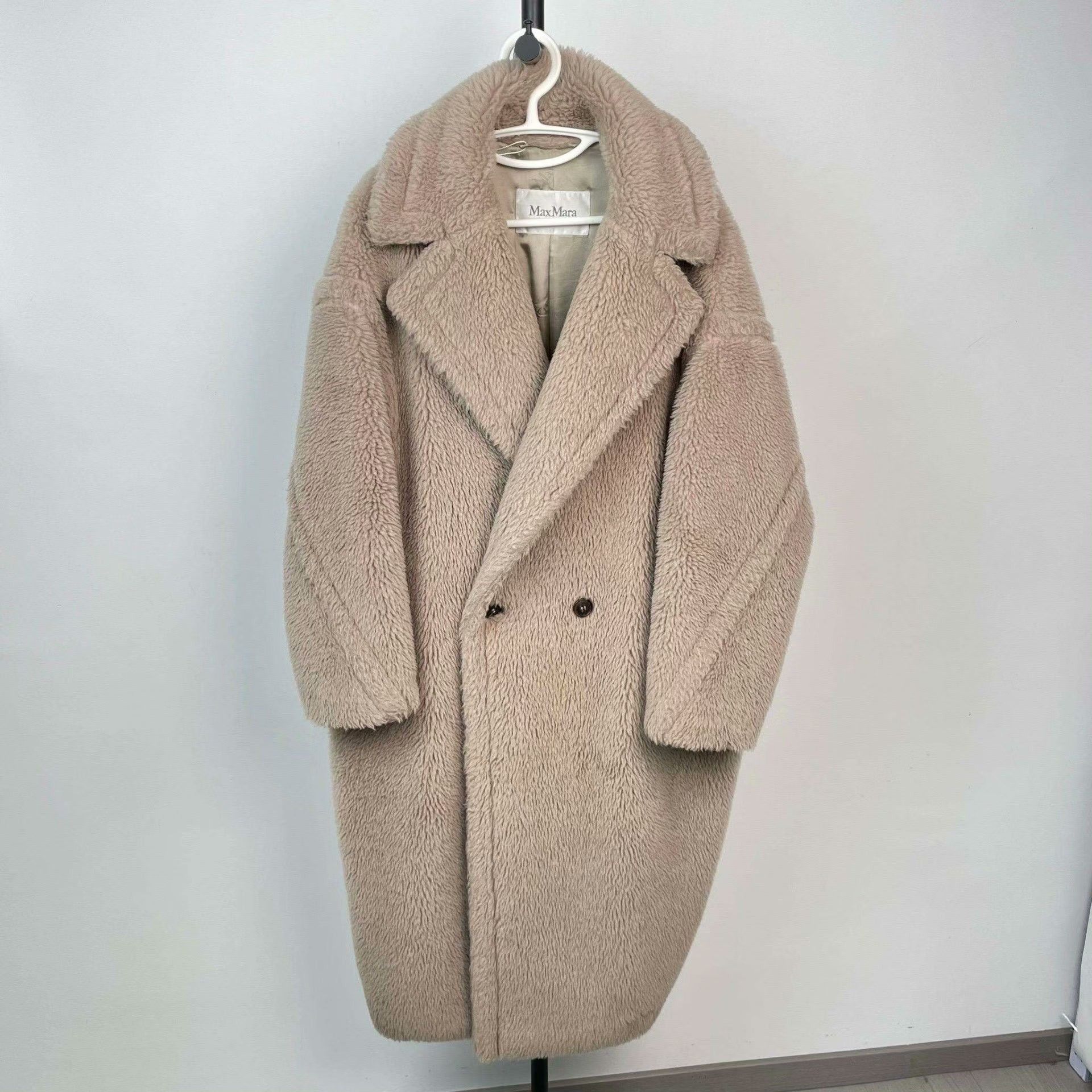 Max Mara Max Mara Beige Coat M Women Size M / US 6-8 / IT 42-44 - 1 Thumbnail