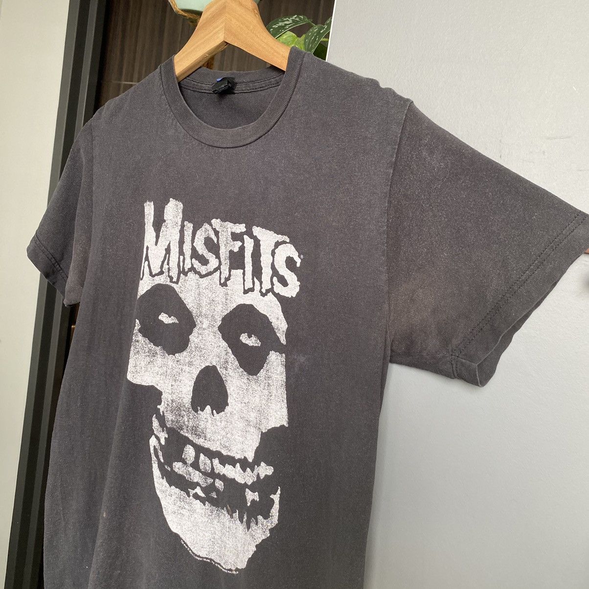 Misfits Thrashed Faded Vintage Y2K Misfits Punk Band ERD GRUNGE TEE Size US S / EU 44-46 / 1 - 6 Thumbnail
