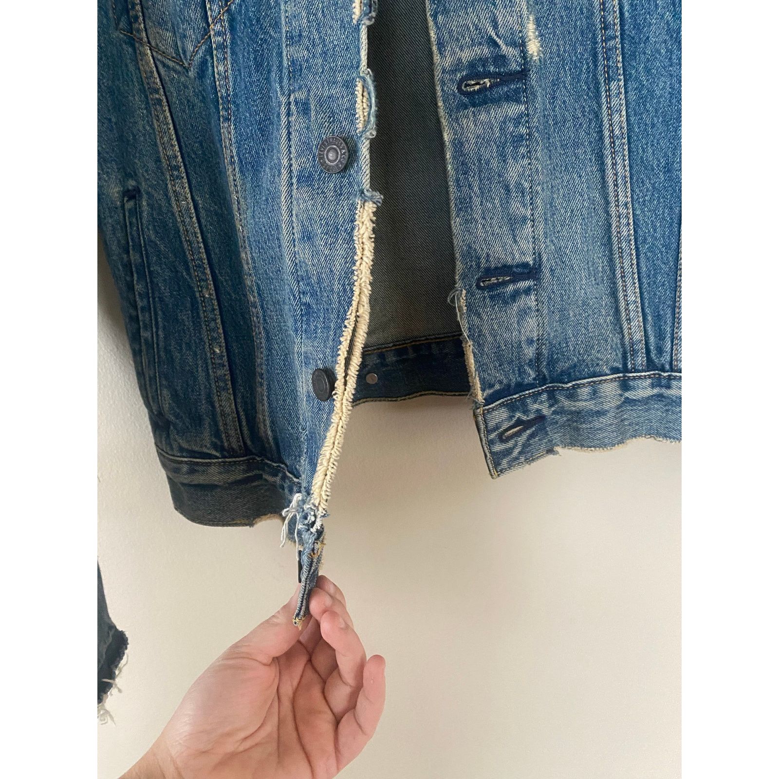 Levi's Levis Big E Reproduction Distressed Raw Hem M Trucker Jacket Size US M / EU 48-50 / 2 - 9 Thumbnail