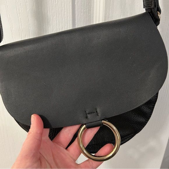 H&M H&M women's Saddle Crossbody Bag pebbled leathered Black Size ONE SIZE - 9 Thumbnail
