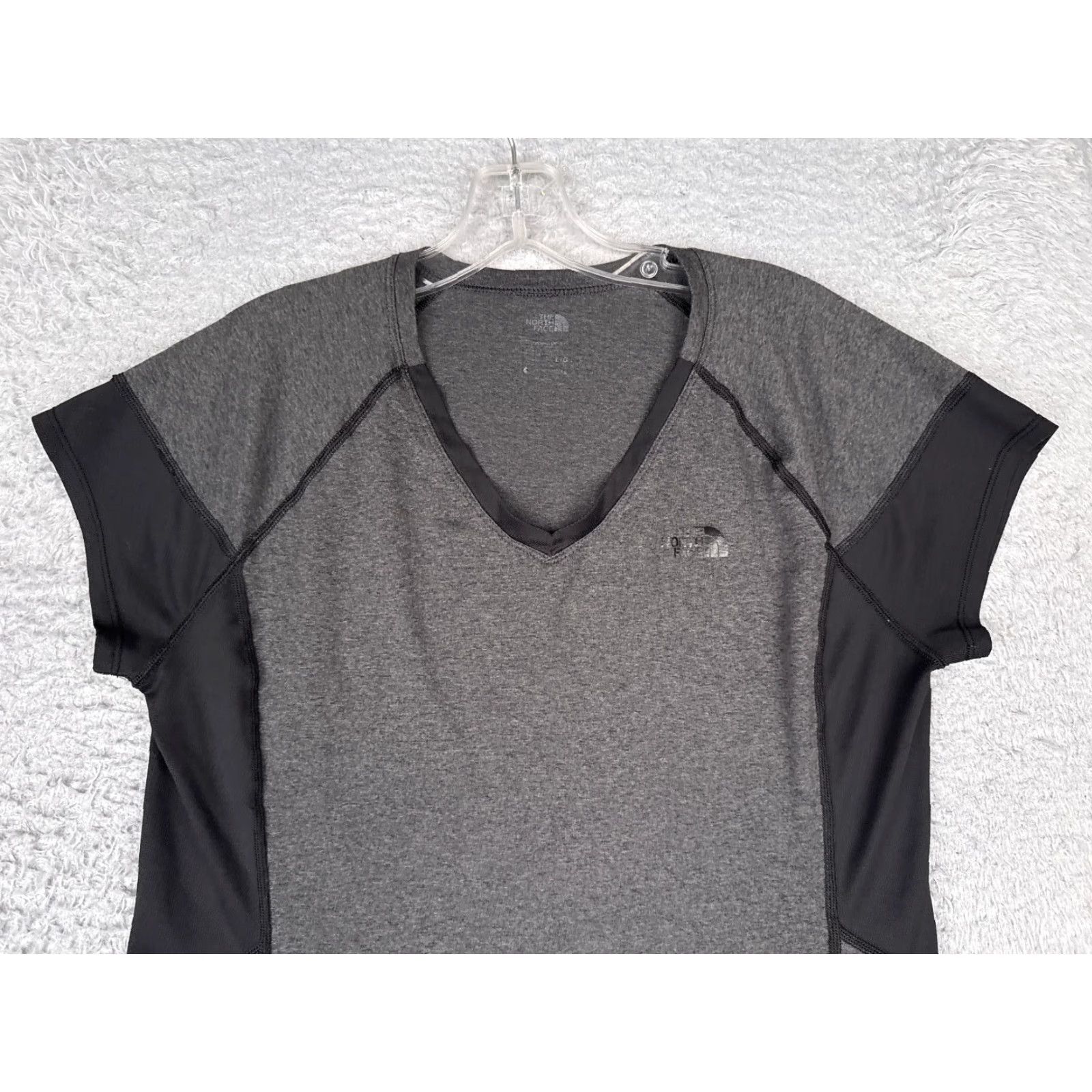 The North Face The North Face Shirt Women Large Gray Short Sleeve V-Neck Polyester Flashdry Size L / US 10 / IT 46 - 4 Thumbnail