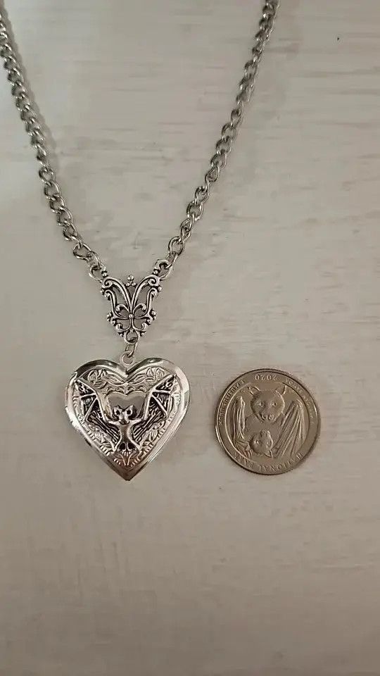 Jewelry Heart Locket With Vampire Bat Pendant Necklace Size ONE SIZE - 3 Thumbnail