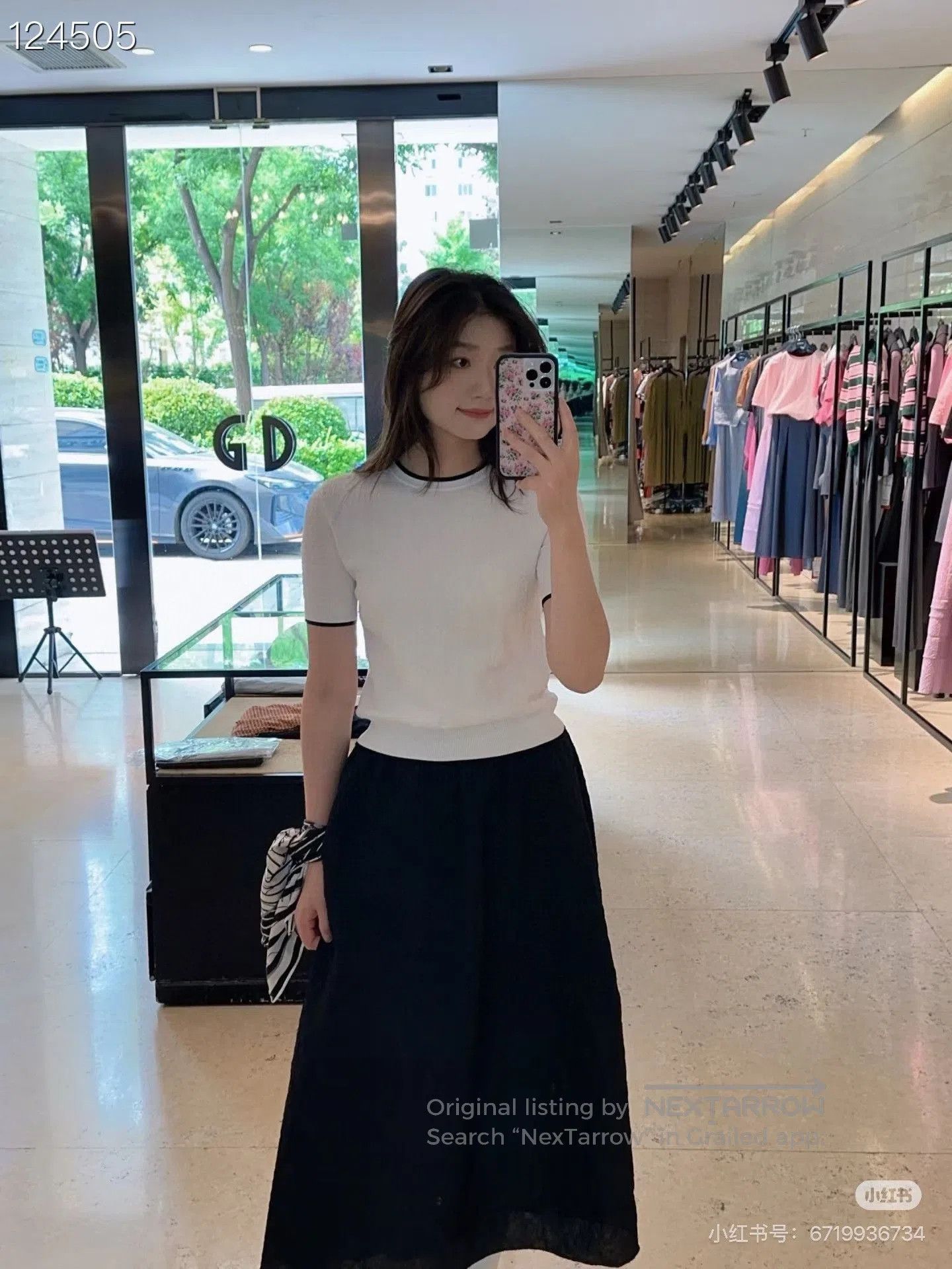 Valentino Valentino Classic Black Trim White Knit Top. Size XS / US 0-2 / IT 36-38 - 5 Thumbnail