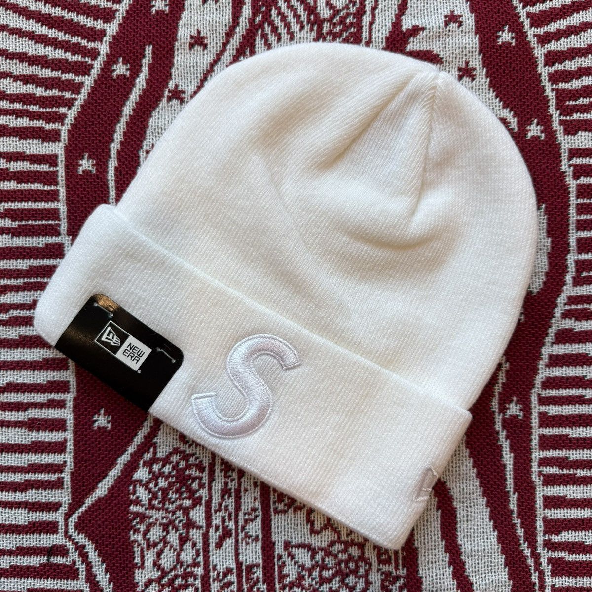 FW17 Supreme x New Era S logo Beanie White Small Box Logo