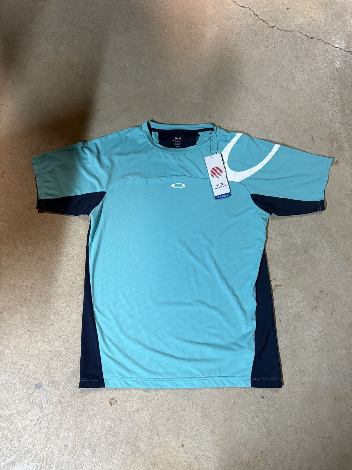 トップス OAKLEY Center Logo T-shirt Oakley Software Center Logo Yellow T-Shirt 90's Mens Size