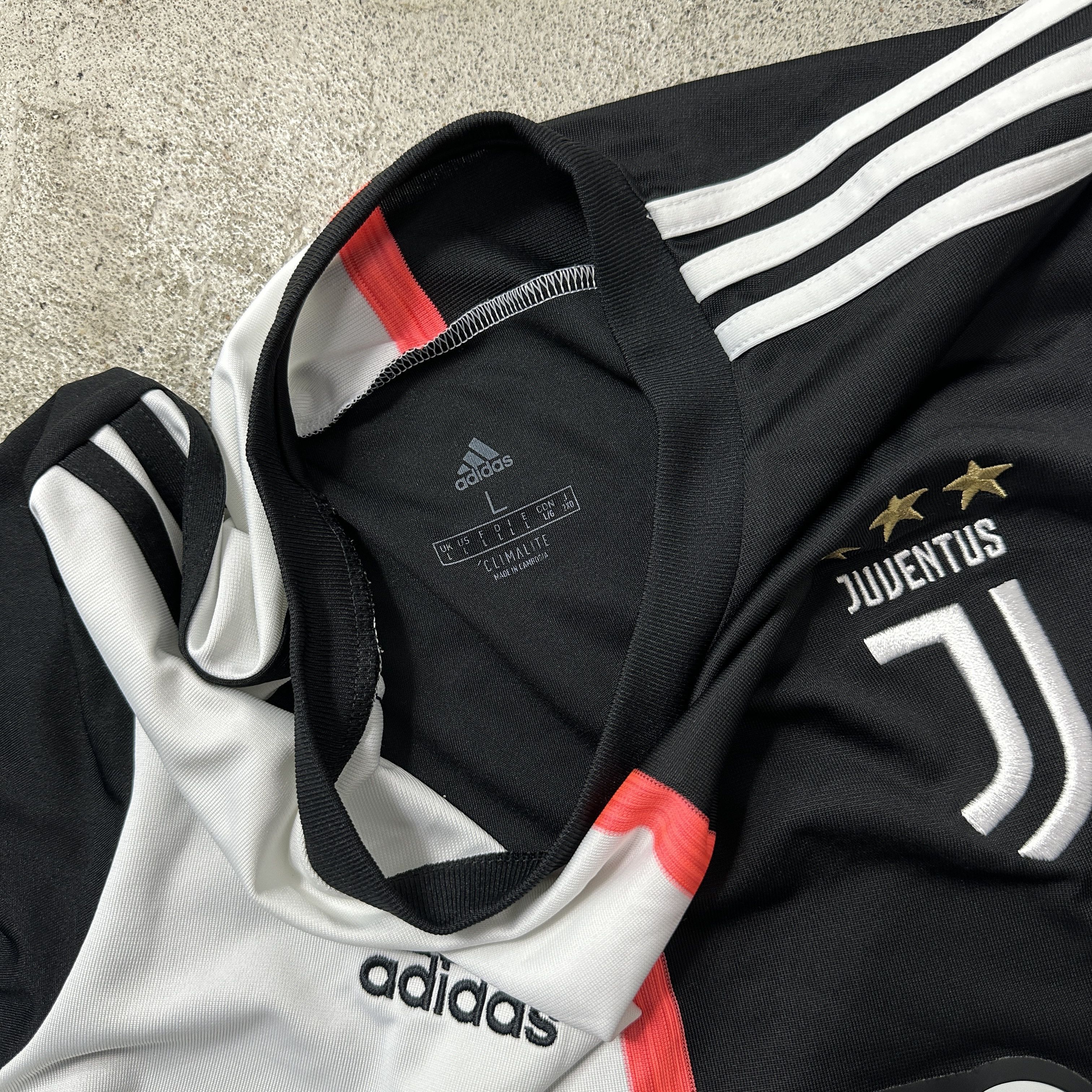 Adidas Vintage Sporty Adidas Juventus 19/20 Home Jersey Y2K Size US L / EU 52-54 / 3 - 5 Thumbnail