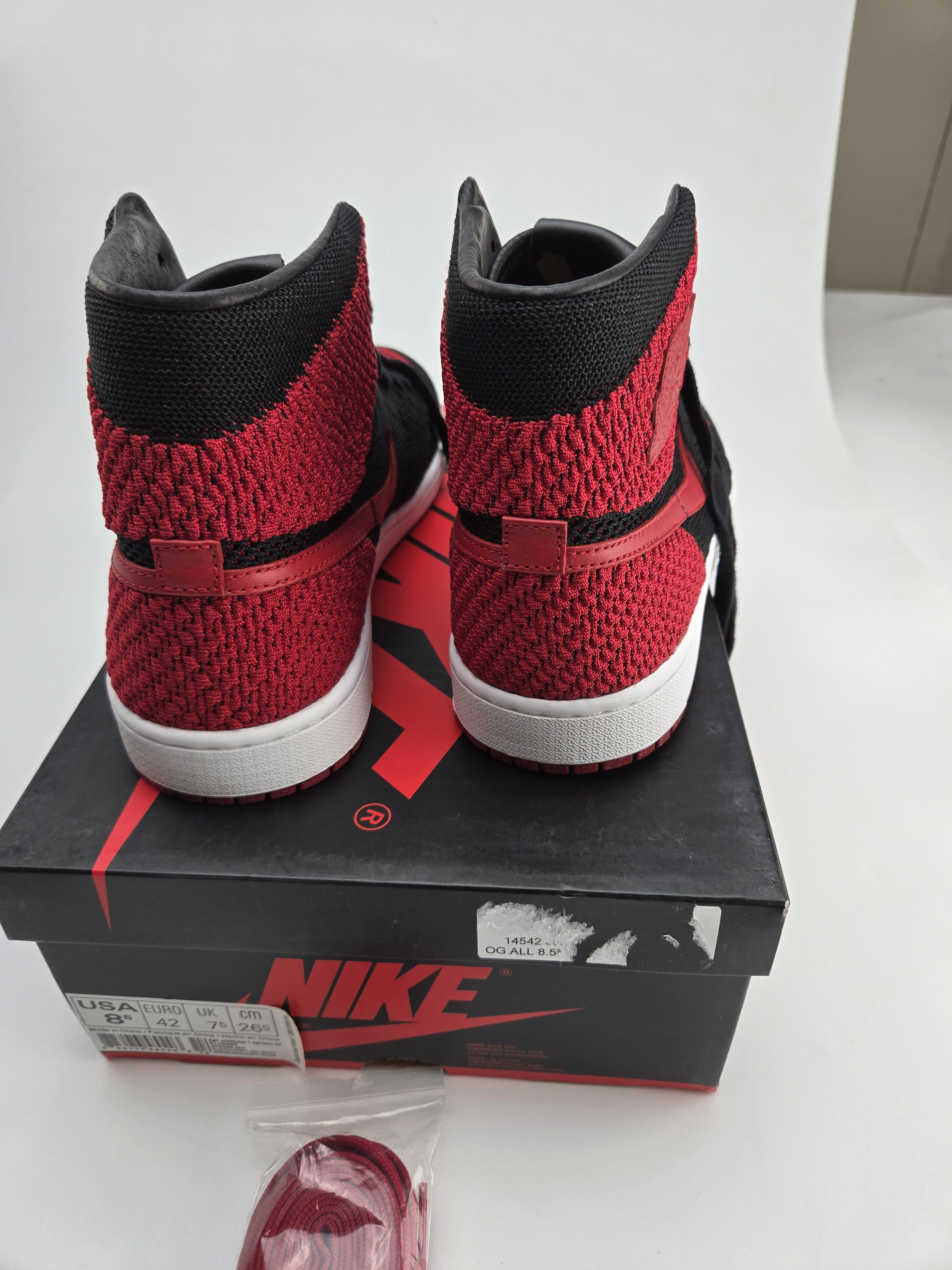Jordan Brand Jordan 1 Flyknit Bred Size US 8.5 / EU 41-42 - 3 Thumbnail