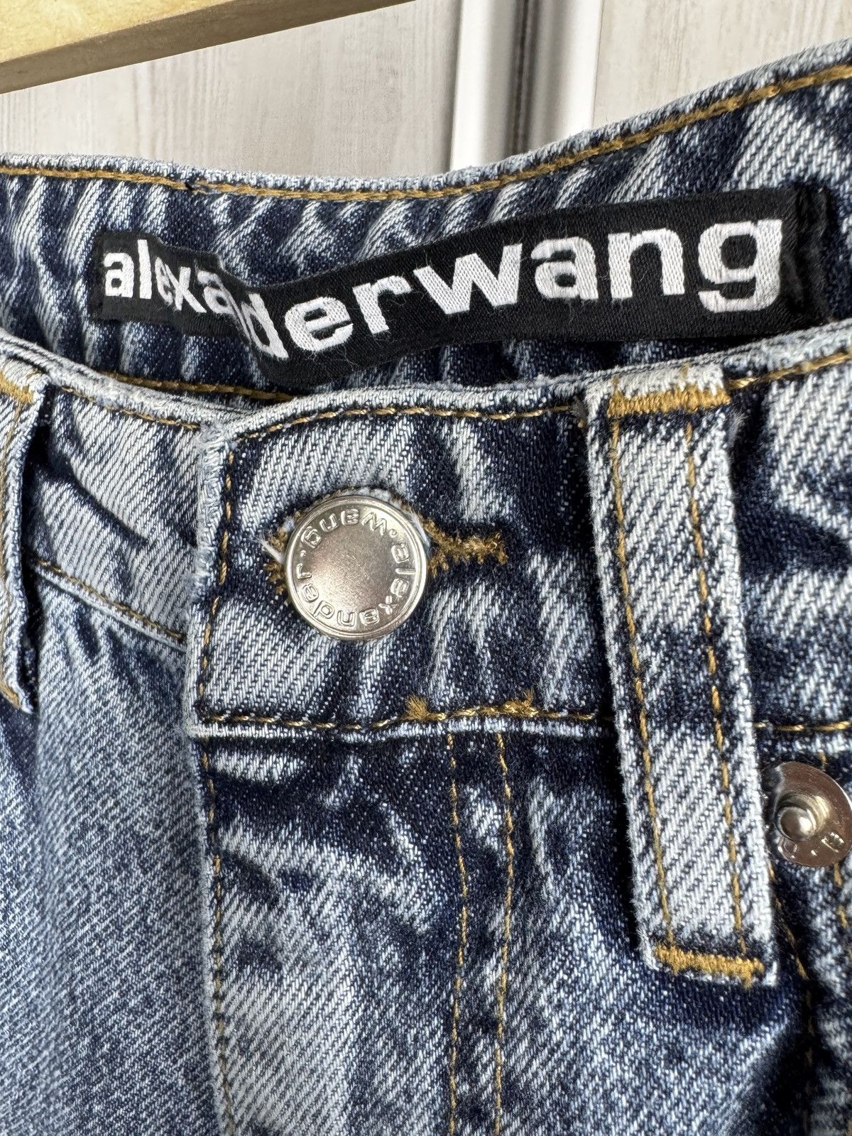 Alexander Wang Alexander Wang light blue Mom High Rise denim jeans size 28 Size 28" / US 6 / IT 42 - 6 Thumbnail