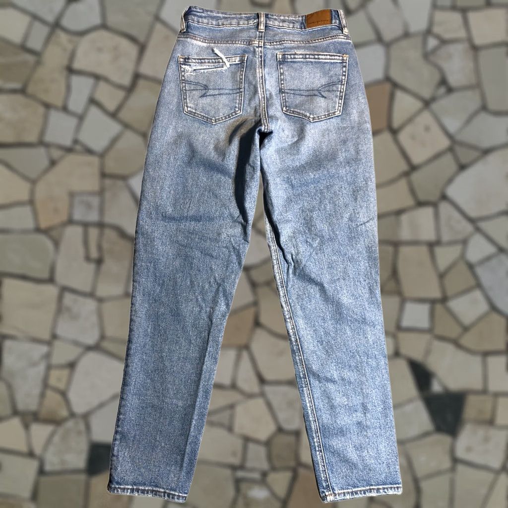 American Eagle Outfitters American Eagle Outfitters Jeans Womens Mom 4 Regular Blue Distressed Light Wash 29in Inseam 5-Pocket Denim Cotton Blend Relaxed 90s Modern Womens Size 27" / US 4 / IT 40 - 1 Thumbnail