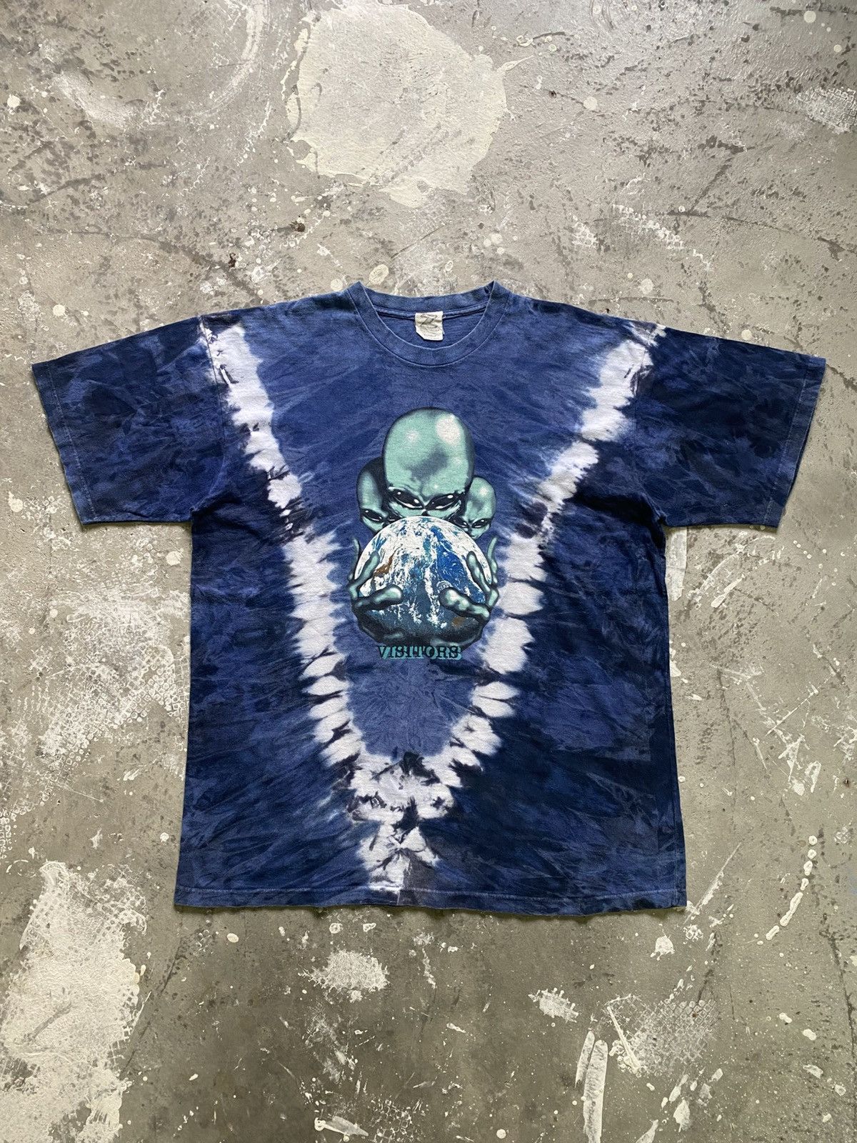 Alien Workshop × Vintage Vintage 90s Alien Visitors Tie Dye Shirt Size US XL / EU 56 / 4 - 1 Thumbnail