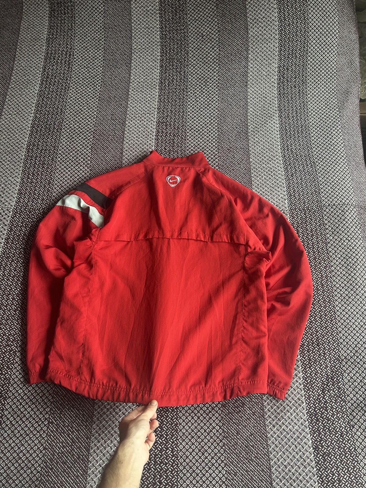 Vintage Vintage Nike Track Jacket Sports Style Red Streetwear SZ L Size US L / EU 52-54 / 3 - 14 Thumbnail