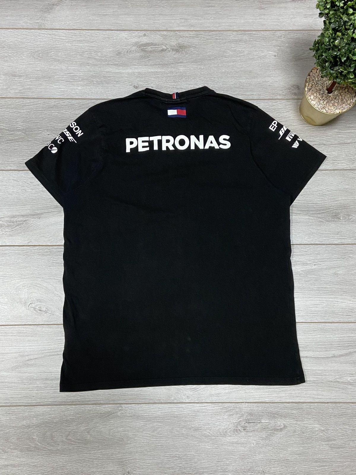 Tommy Hilfiger Mercedes AMG Petronas Hilfiger Pirelli t-shirt big logo Size US XL / EU 56 / 4 - 2 Thumbnail