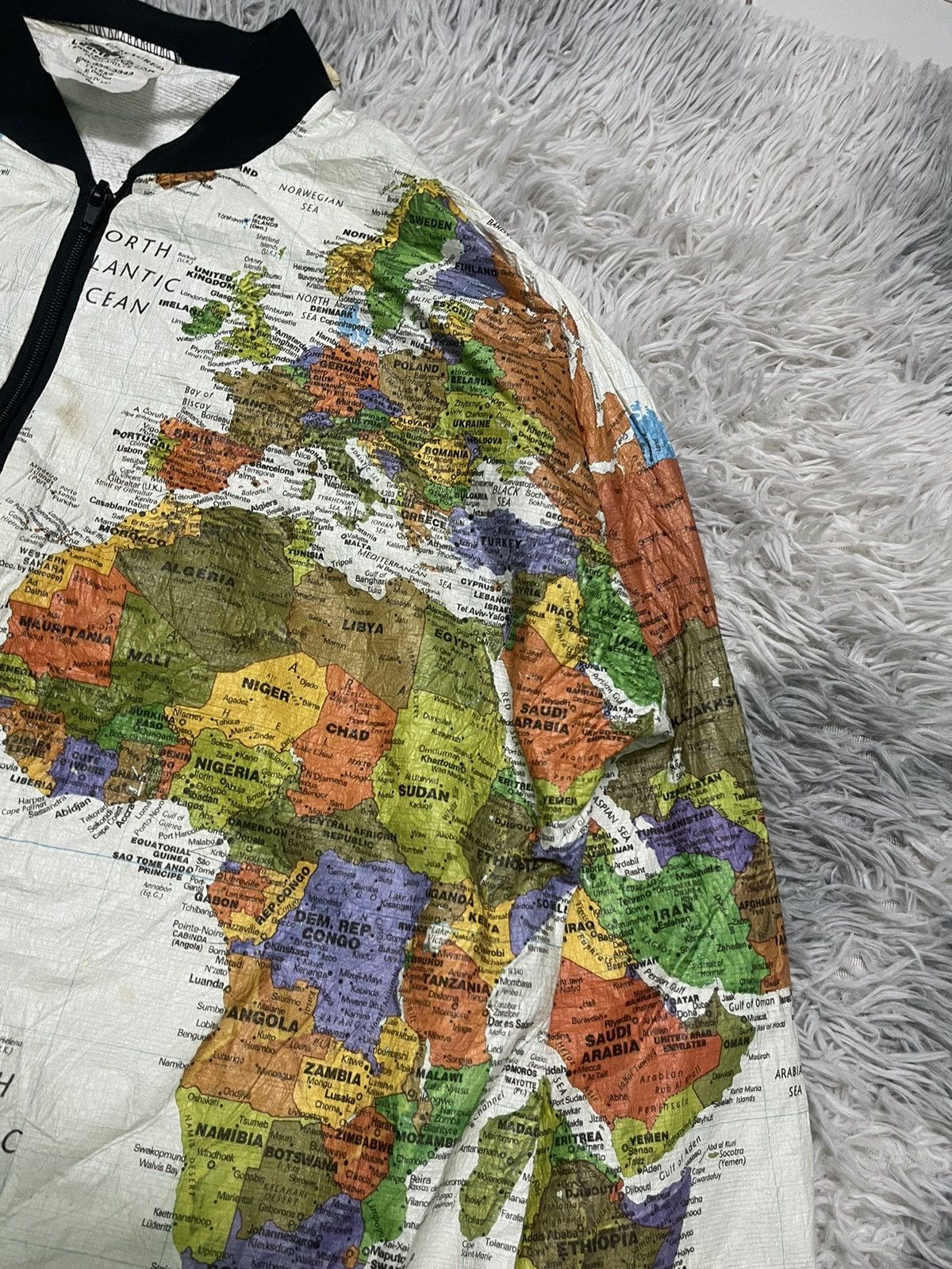 Nirvana VINTAGE 90s WORLD MAP JACKET KURT COBAIN BY LESLIE JORDAN Size US M / EU 48-50 / 2 - 11 Thumbnail