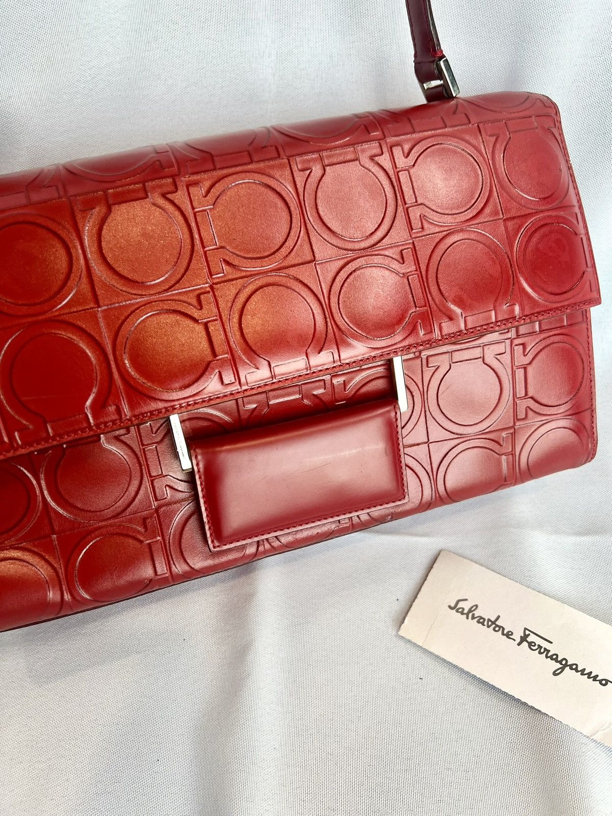 Salvatore Ferragamo Ferragamo Red Gancini Embossed Leather Shoulder Bag Size ONE SIZE - 19 Thumbnail