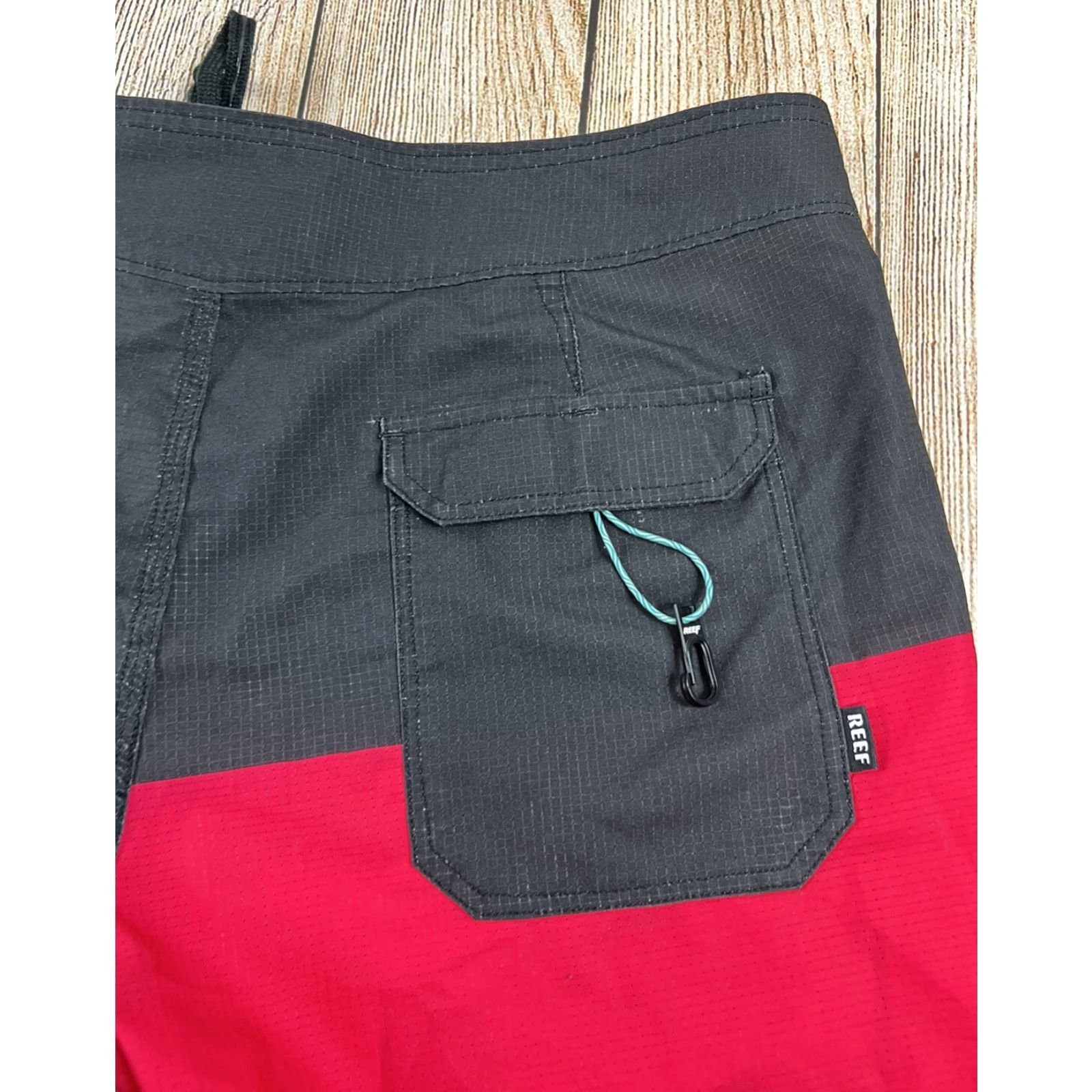 REEF Mens Reef Boardshorts Trunks To Swim Bottom Size 36 Black Red Multicolor Colorful 36 Mens Good condition Pre owned Size US 36 / EU 52 - 5 Thumbnail