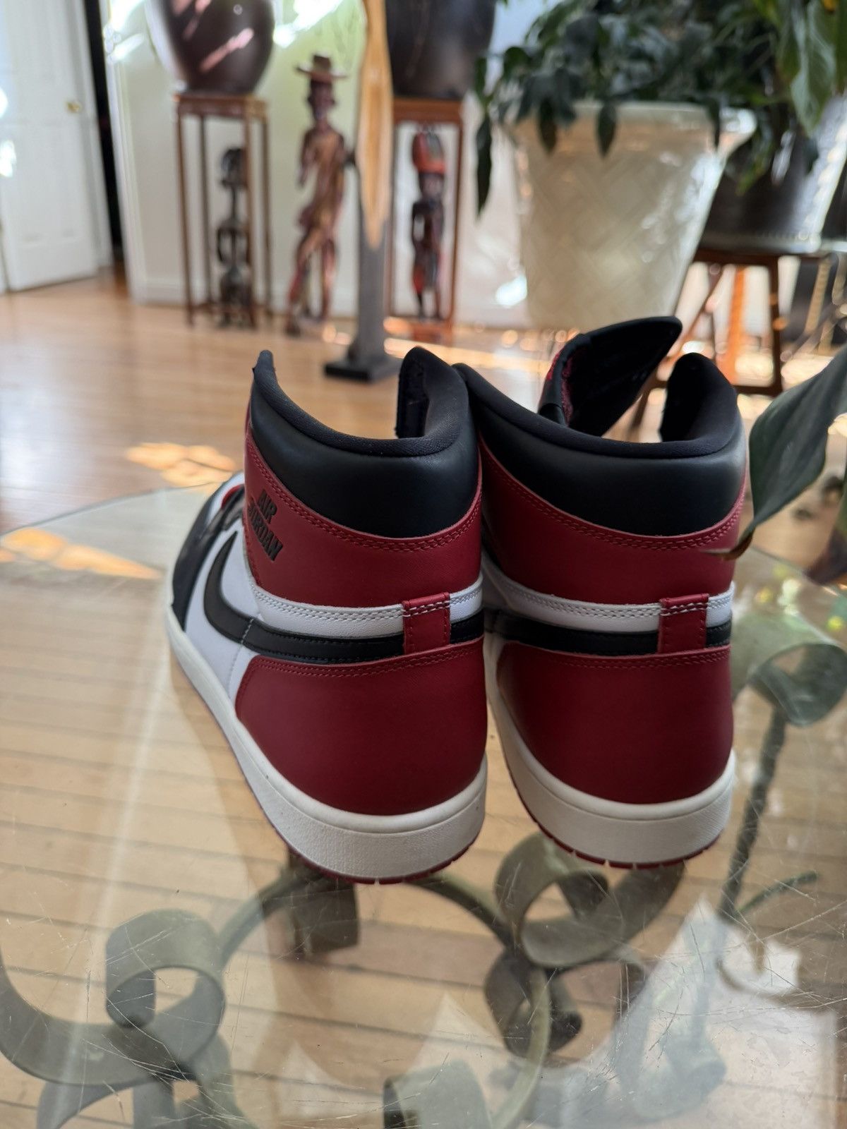 Jordan Brand Nike Air Jordan 1 Mid Chicago Black Toe Size12 RedWhiteBlack Size US 12 / EU 45 - 3 Thumbnail