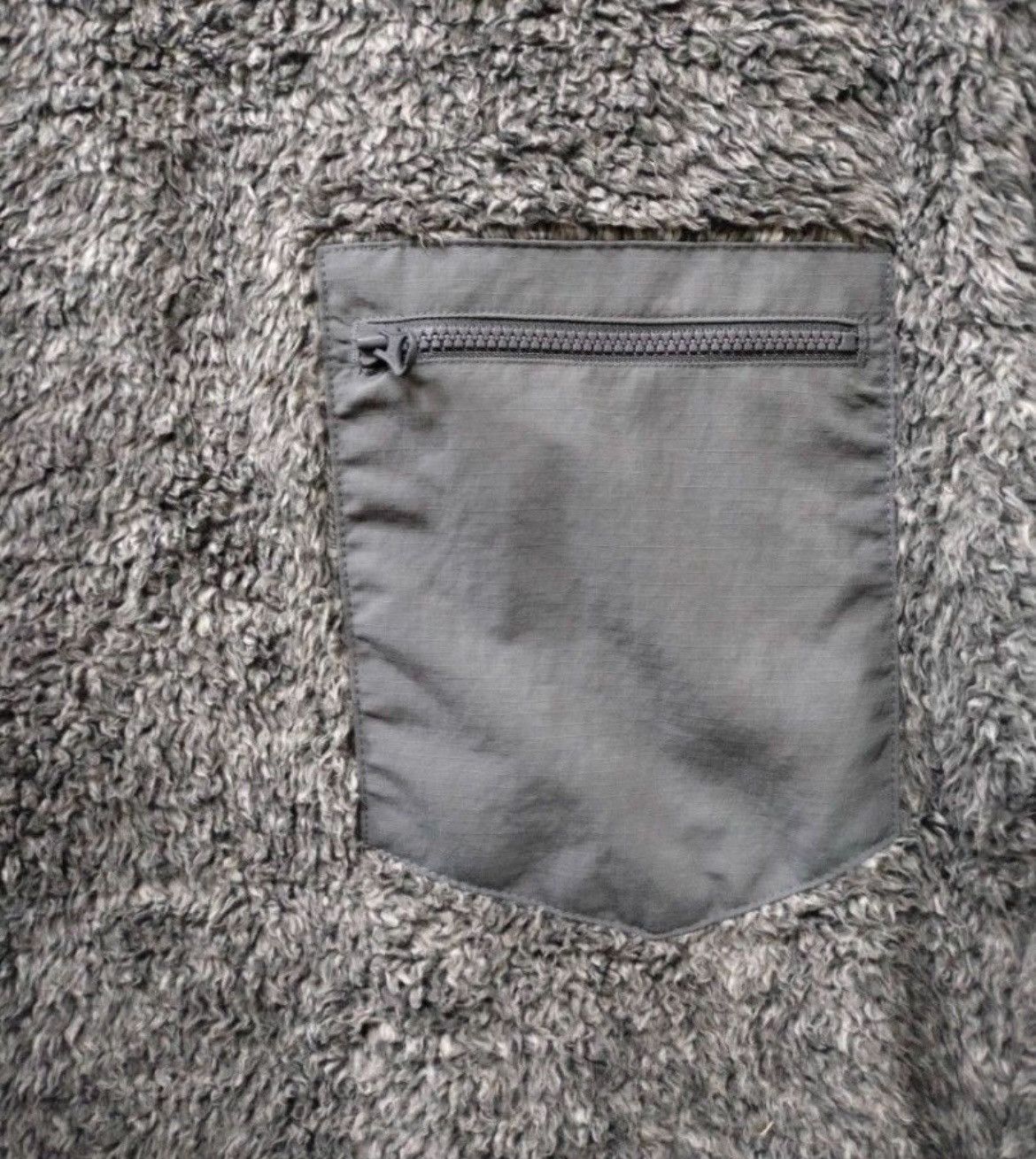 Japanese Brand × Jun Takahashi × Uniqlo UNIQLO SOFT FLUFFY FLEECE PULLOVER SWEATER Size US L / EU 52-54 / 3 - 3 Thumbnail