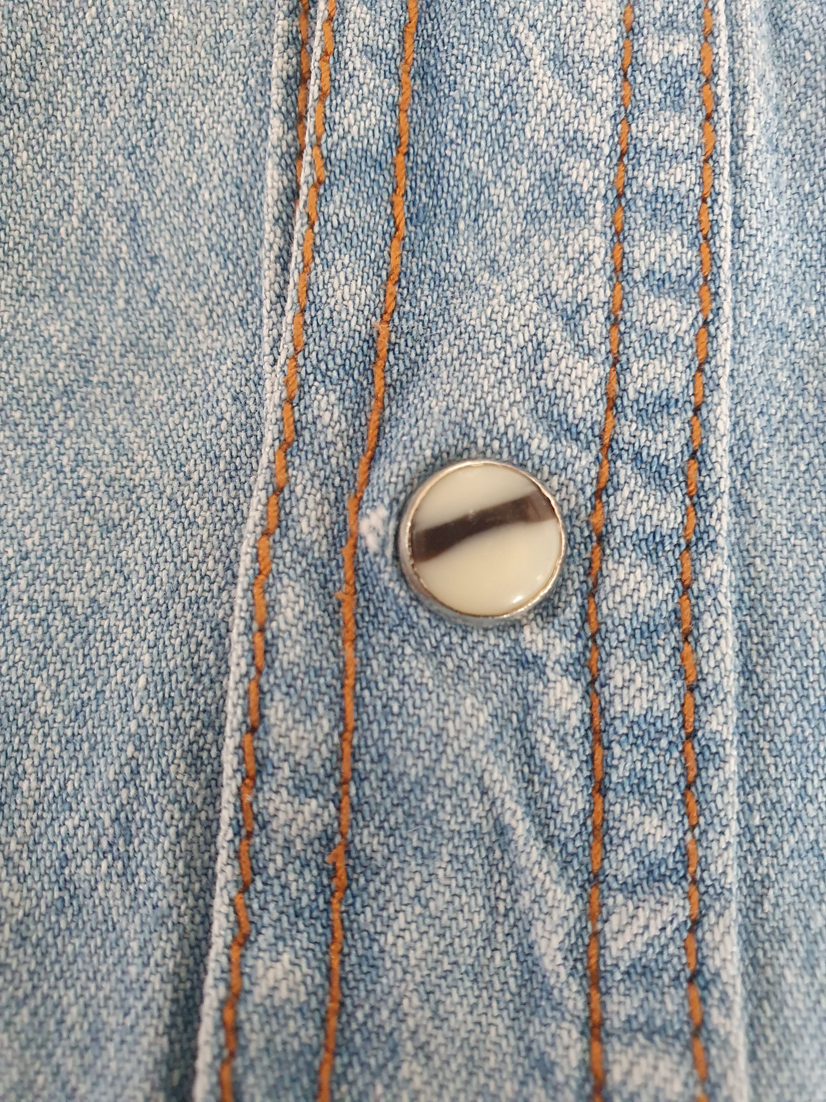 Levi's × Vintage Levis Vtg Made in USA 70505 0217 Pearl Snap Denim shirt sz M Size US M / EU 48-50 / 2 - 7 Thumbnail