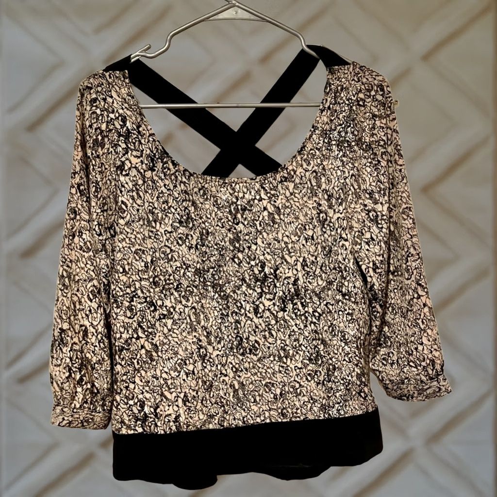 BCBGeneration BCBGeneration Blouse XS Floral Long Bell Sleeve Cross Cutout Back Festival Size XS / US 0-2 / IT 36-38 - 1 Thumbnail