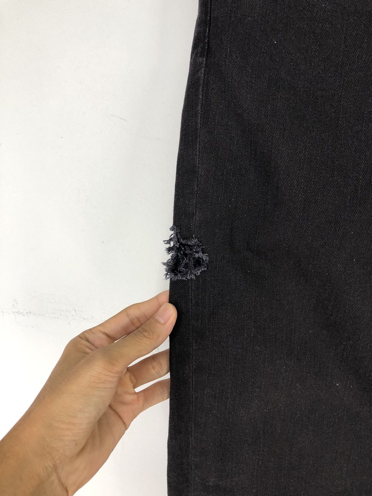 Japanese Brand Japanese Brand Root Three Distressed Black Jeans Size US 31 - 10 Thumbnail