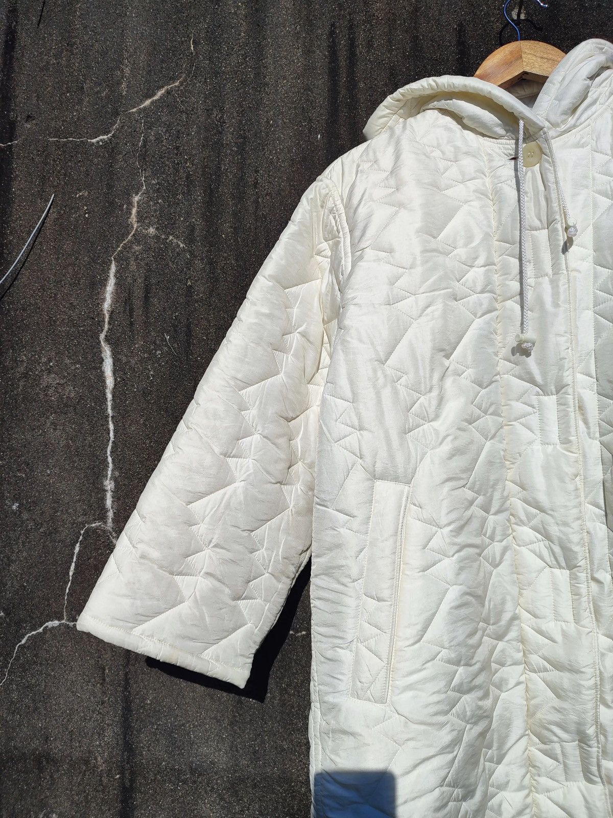 Designer × Japanese Brand Vividakiko Quilted Hooded Coat – Ivory (M) Size US M / EU 48-50 / 2 - 3 Thumbnail