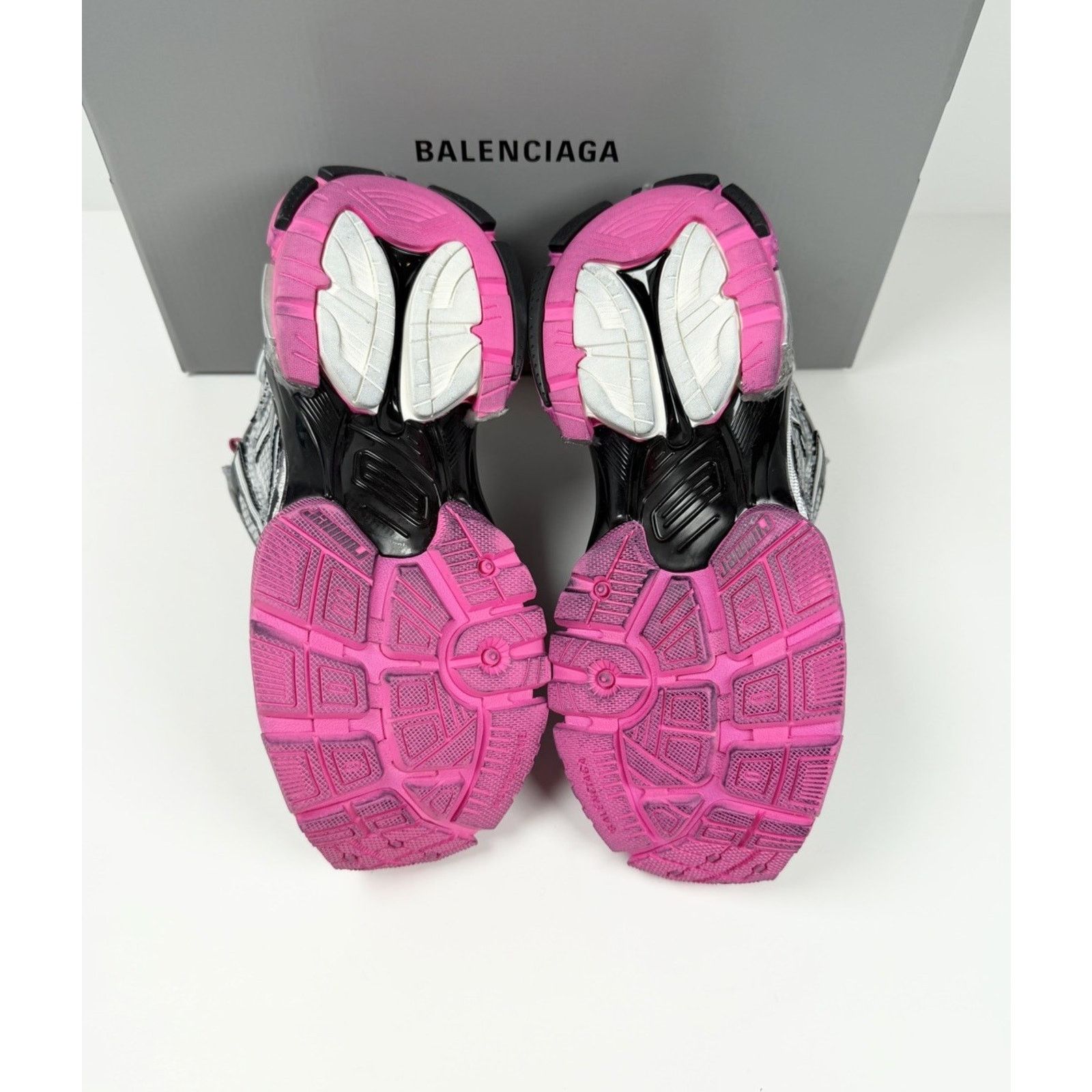 Balenciaga Size 37EU/7W - Balenciaga Runner Black Pink NEW Size US 7 / IT 37 - 7 Thumbnail