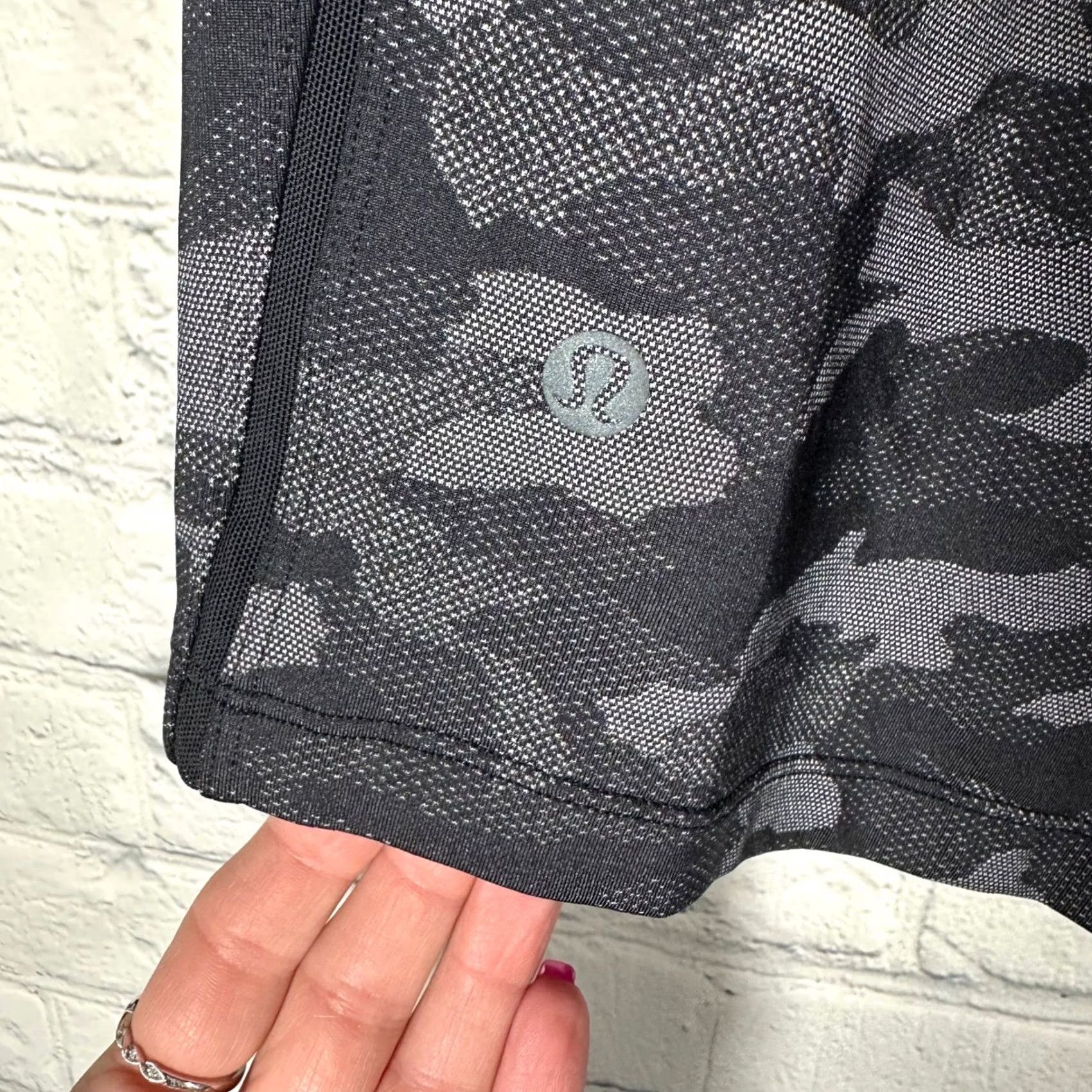 Lululemon Lululemon Mens XL Camo Athletic Shorts Grey Black Textured Drawstring Training Size US 36 / EU 52 - 3 Thumbnail