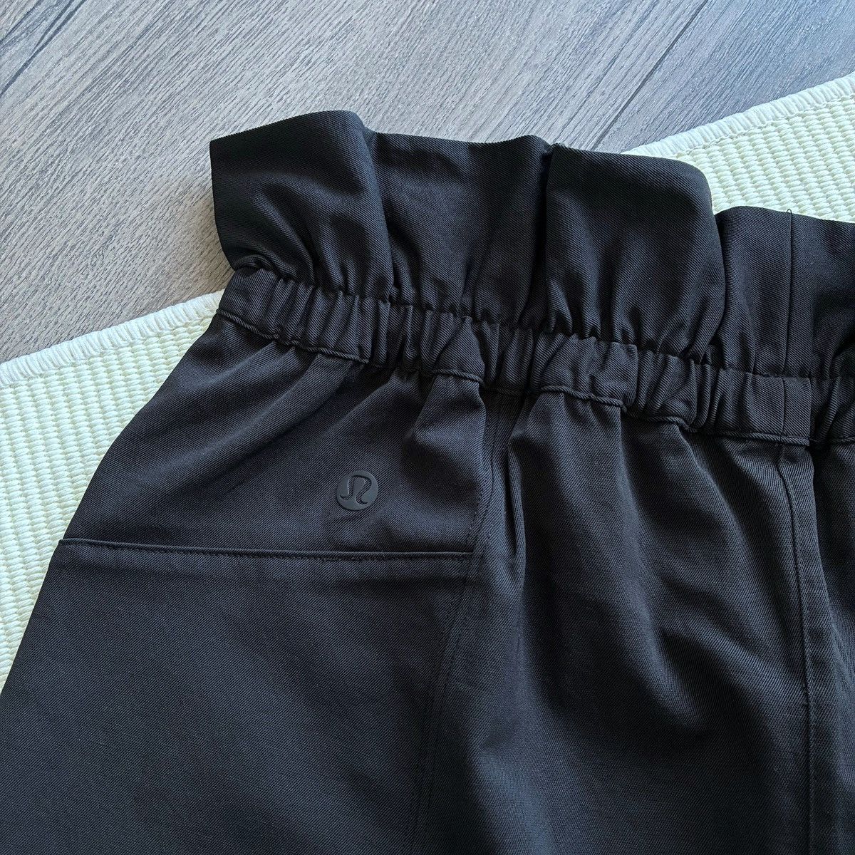 Lululemon Lululemon Trip Taker Super High-Rise Paperbag Black Skirt Size 28" / US 6 / IT 42 - 9 Thumbnail