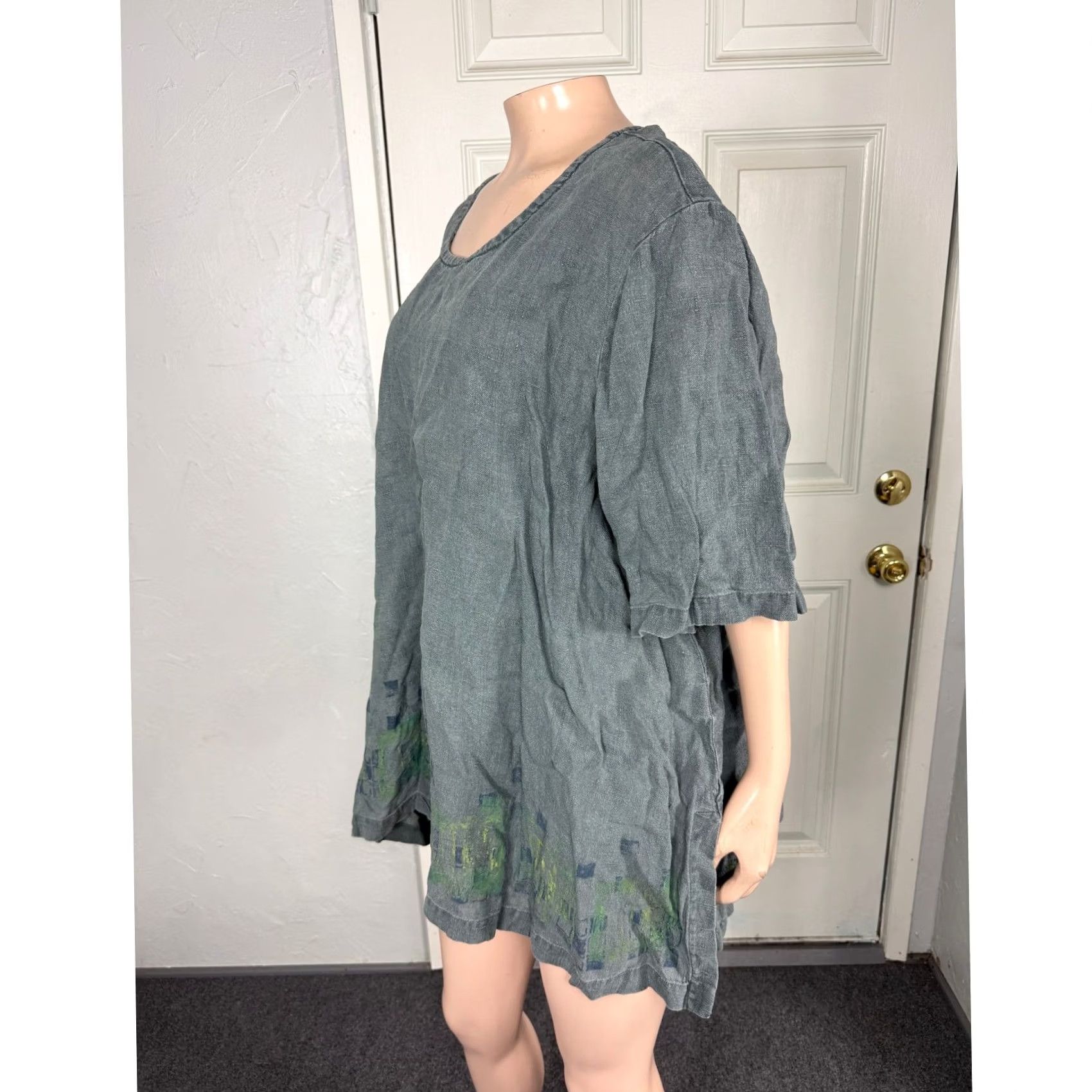 Vintage Blue Fish T-Shirt Shirt Womens One Size Linen Green Floral Hand Painted Vintage? (no) 52" Bust 30" Shoulder to Hem Size ONE SIZE - 4 Thumbnail