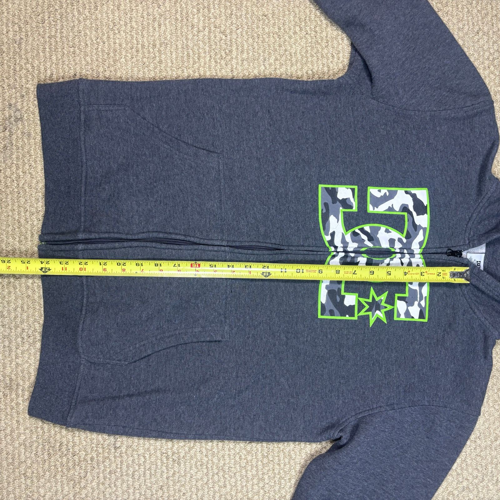 DC vintage y2k 2000s DC Shoes green and gray camo logo hoodie L Size US L / EU 52-54 / 3 - 5 Thumbnail
