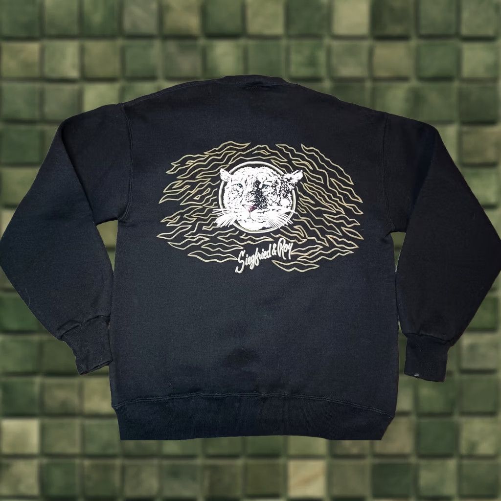 Vintage VINTAGE Siegfried & Roy White Tigers At The Mirage Sweatshirt Womens Med White Tigers At The Mirage 19 in wide 25 in long Size US M / EU 48-50 / 2 - 1 Thumbnail