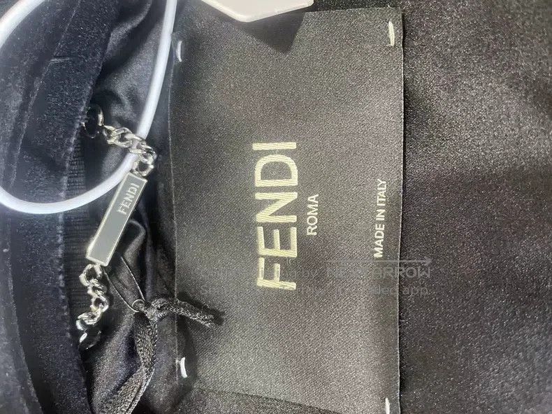 Fendi Fendi Red fur with black wave pattern pieced, chest letter Size S / US 4 / IT 40 - 4 Thumbnail